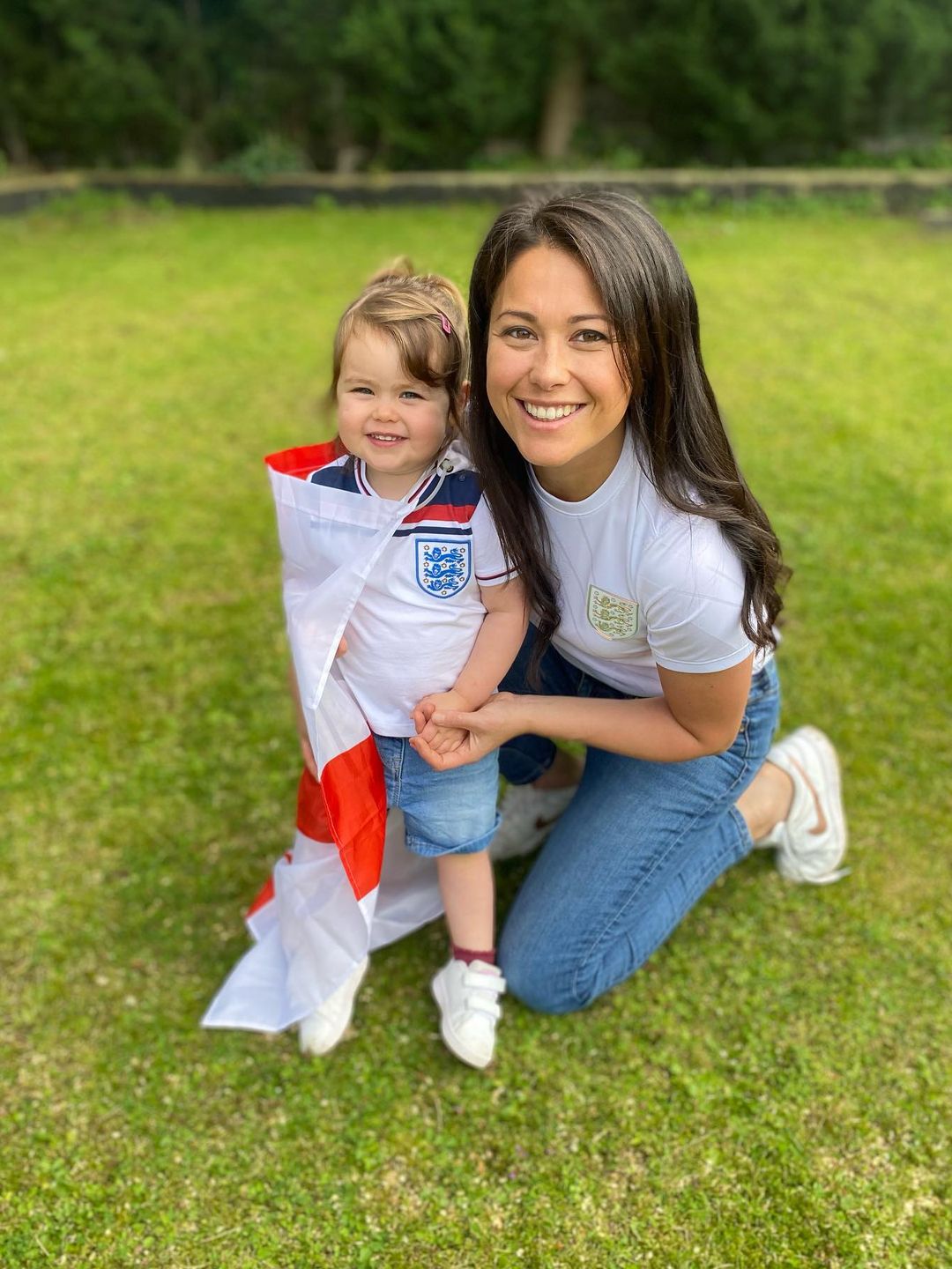 sam quek smiling with daughter