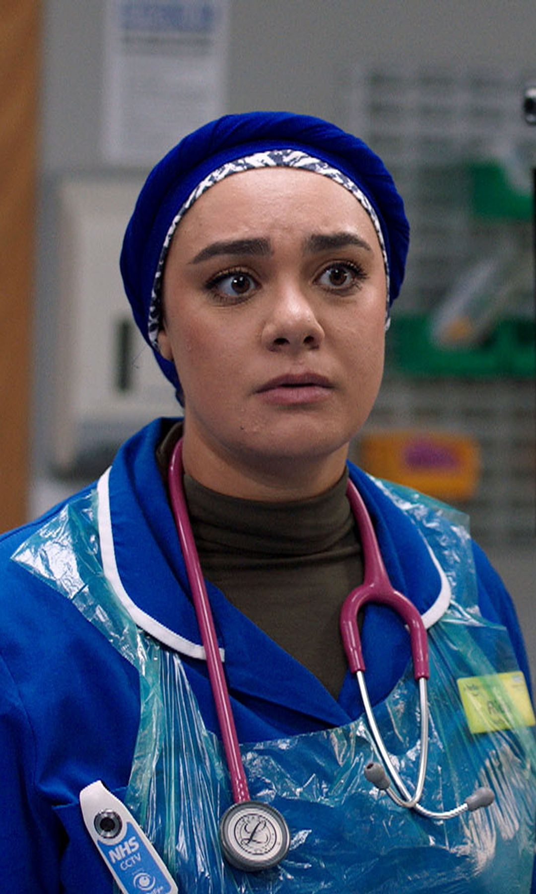 Sarah Seggari et Neet Mohan dans une image fixe de Casualty