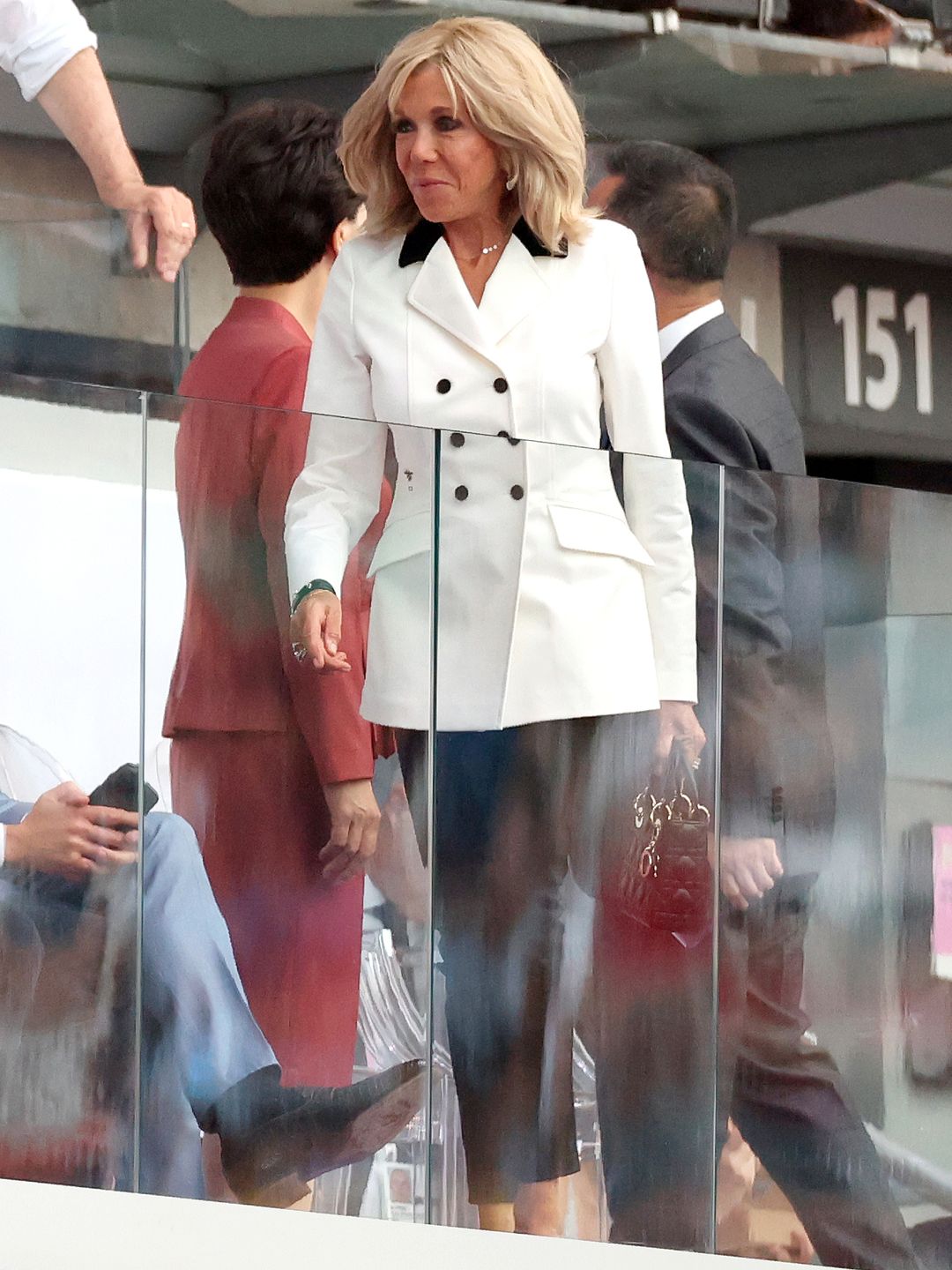 Brigitte Macron surpreende no Stade de France