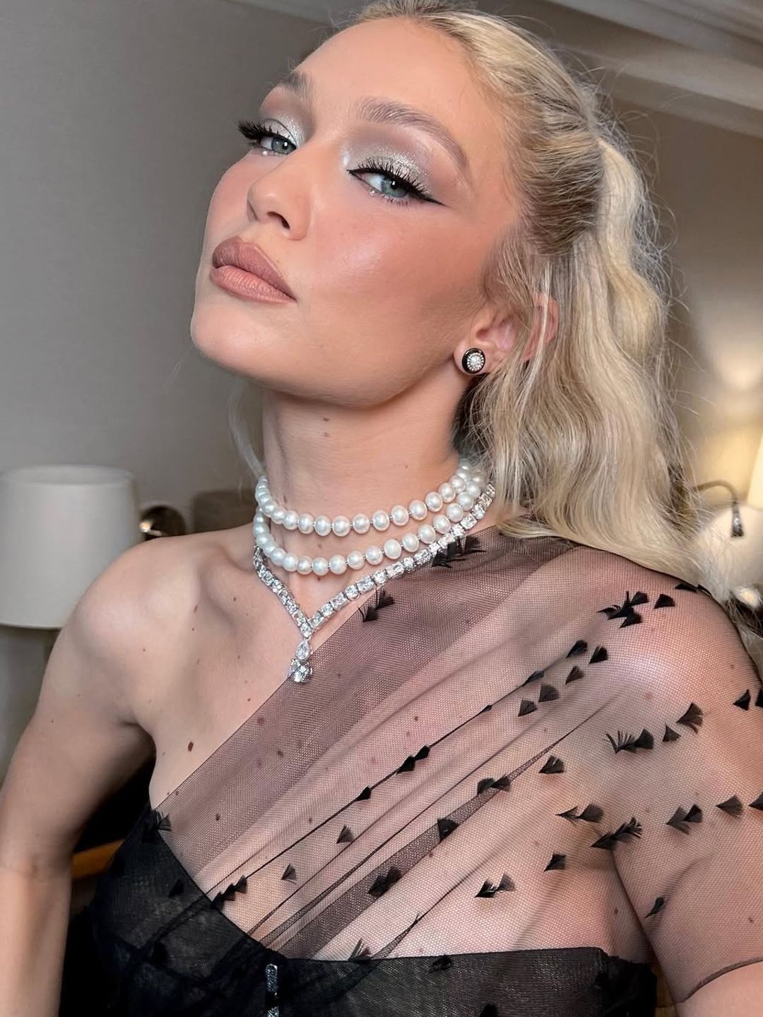 Gigi Hadid stuns with the 'Ice Princess' makeup trend 