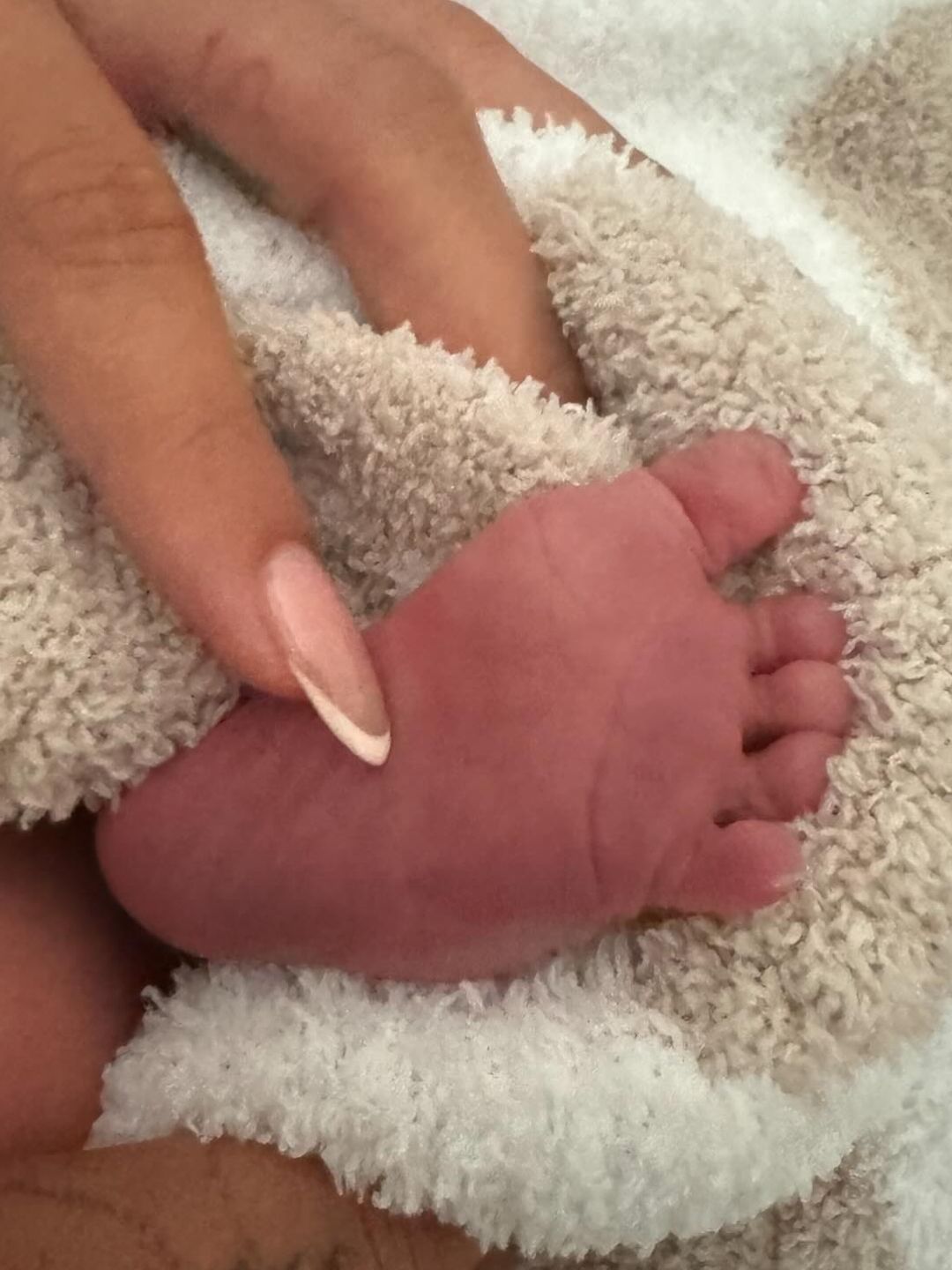 Justin Bieber shares an image of his new born sons foot