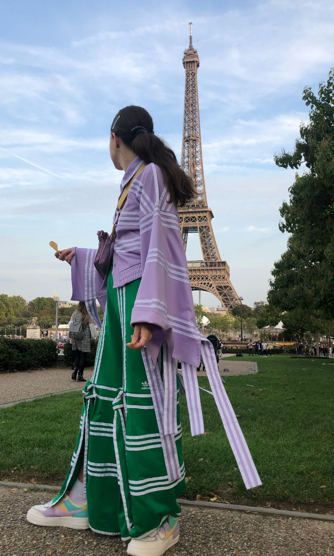 Mismatching colours is a sure way to compliment central