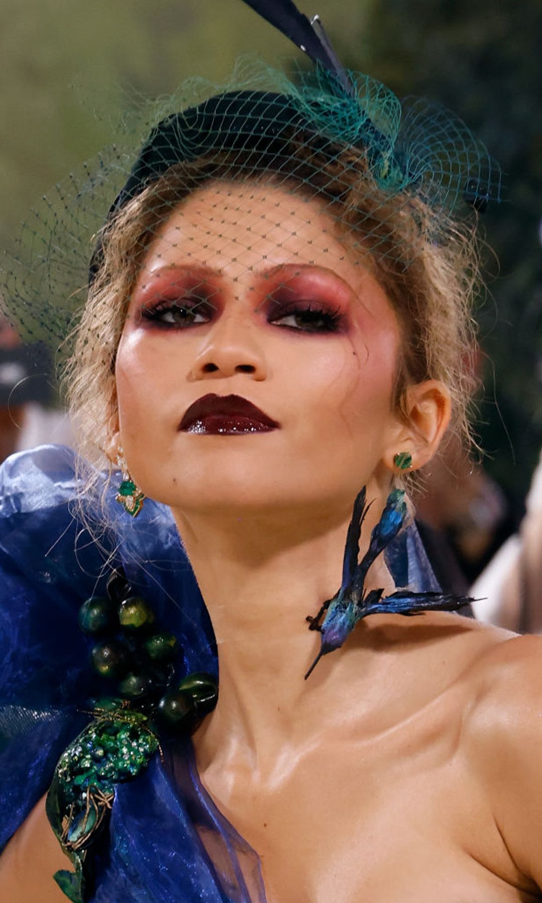 Zendaya met gala wearing purple eyeshadow and lipstick 