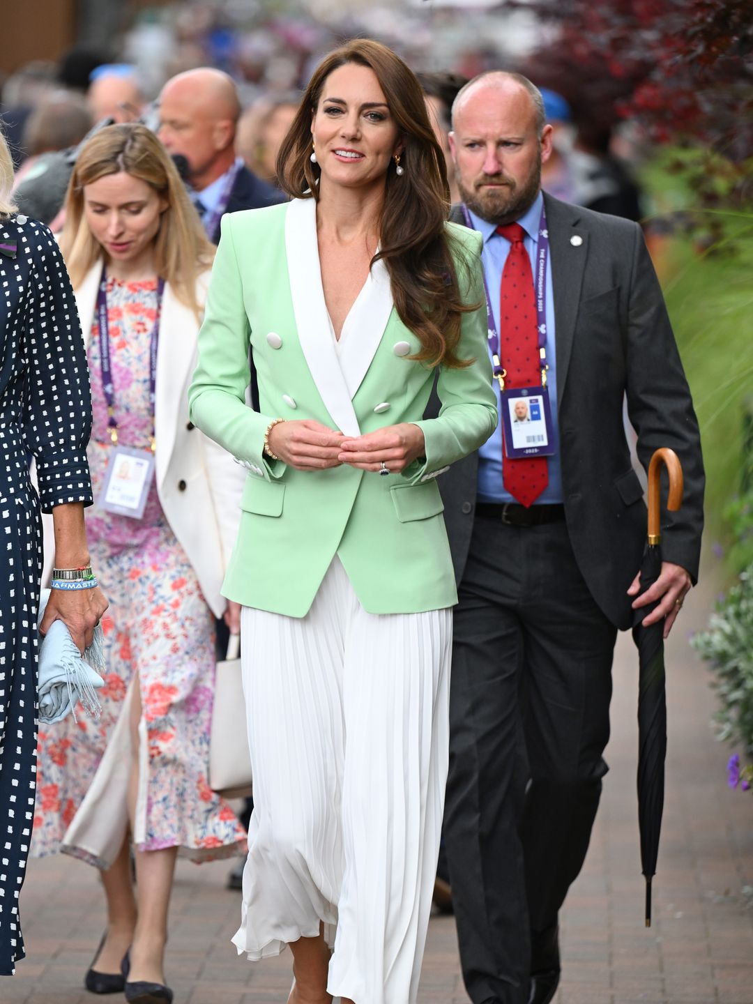 księżniczka Kate na Wimbledonie w białej spódnicy i miętowej marynarce