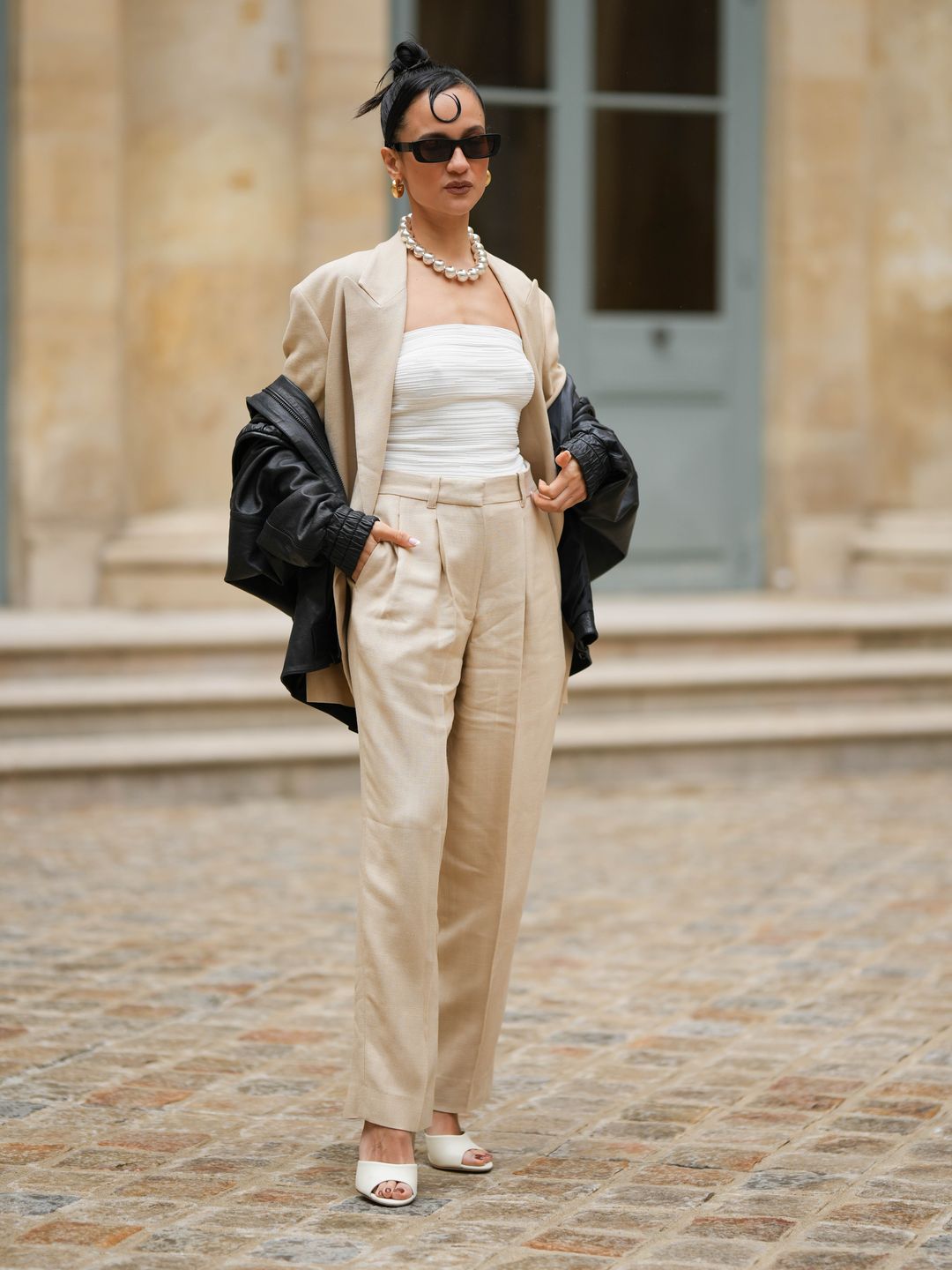 Anna Rosa Vitiello wearing beige linen trousers 