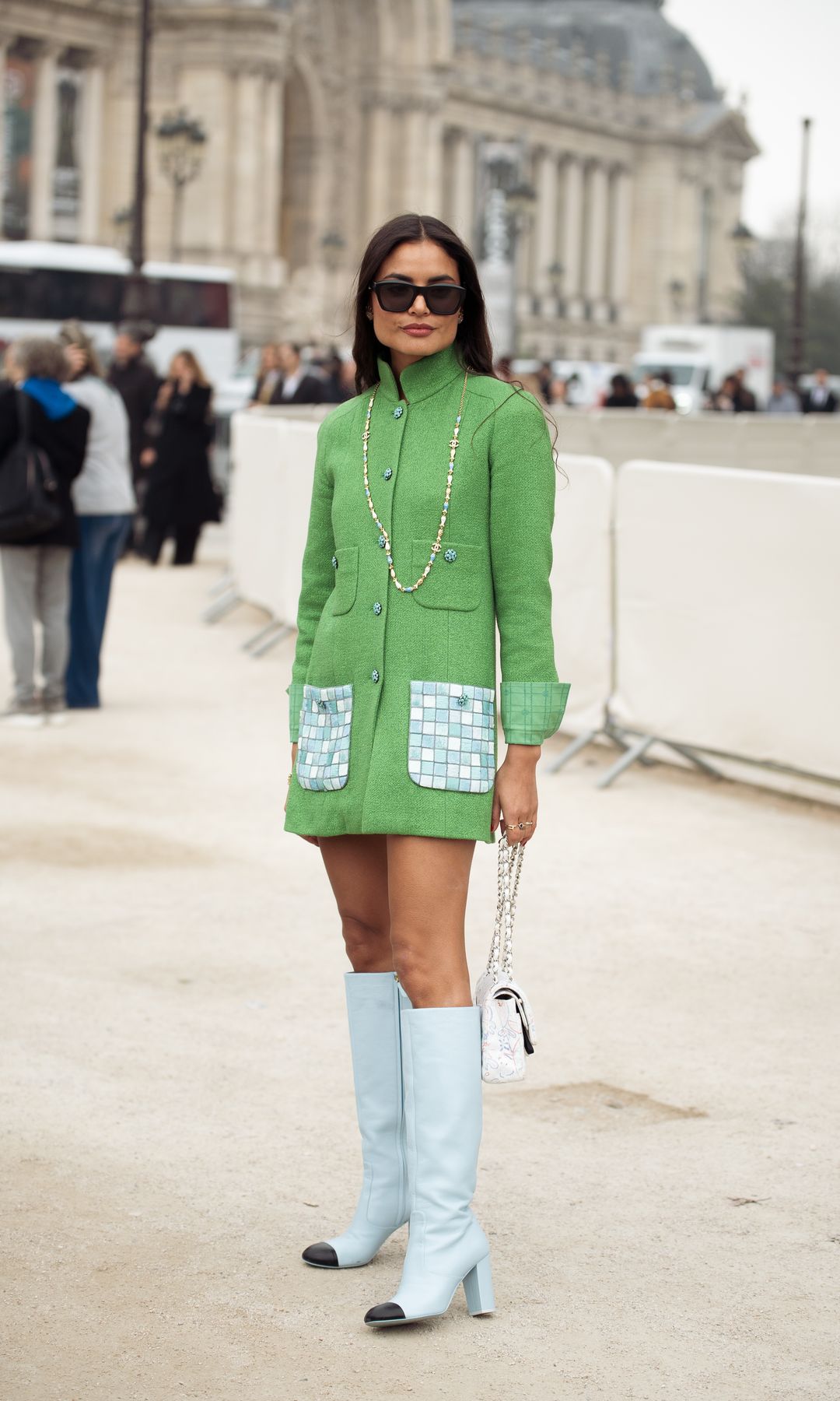  Camila Basurco wears blue high boots, green button-up dress with blue pockets , sunglasses and white Chanel bag outside the Chanel fashion show  during the Womenswear Fall/Winter 2025/2026 as part of Paris Fashion Week on March 11, 2025 in Paris, France.