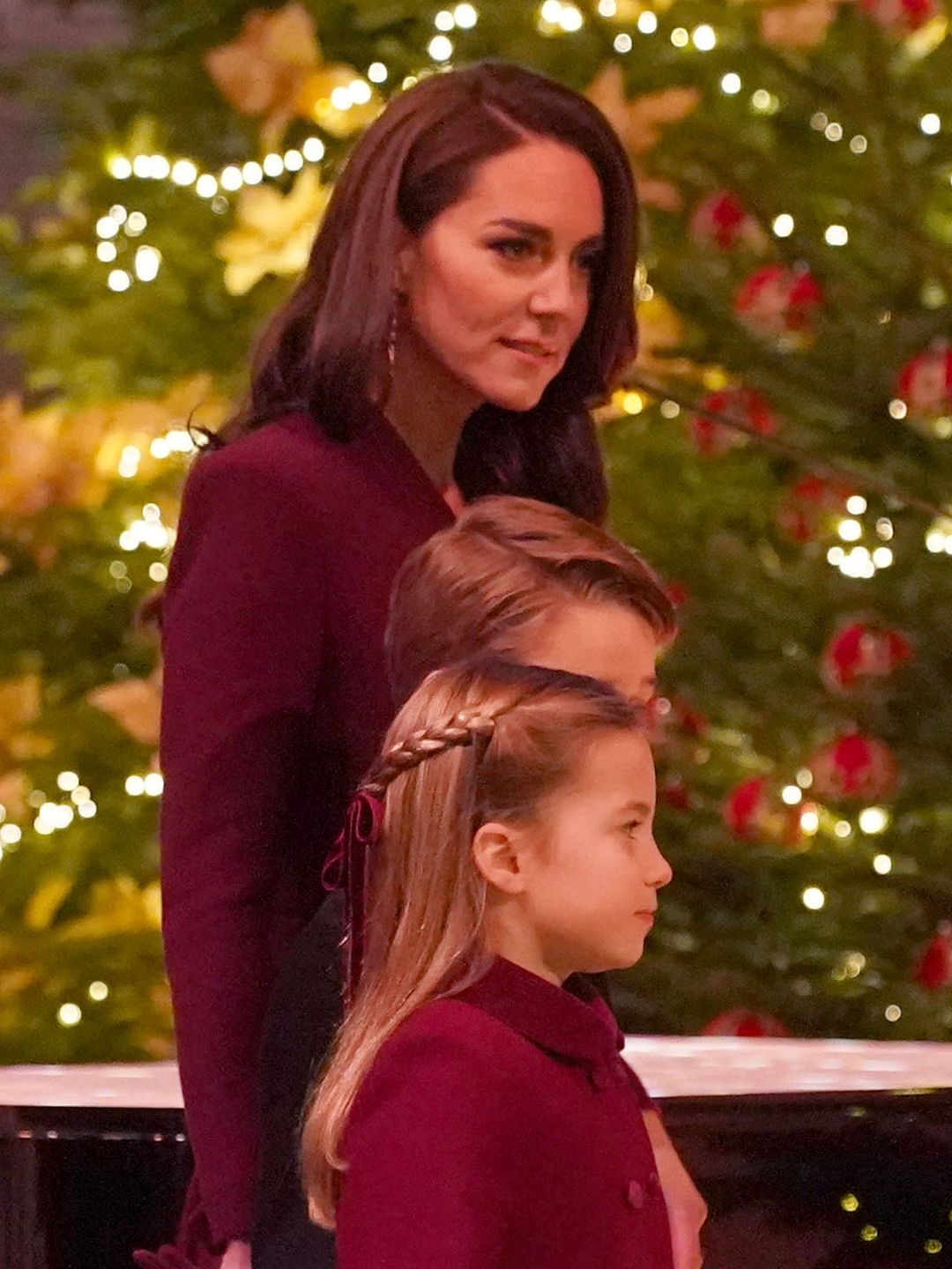 The young royals get to decorate their own Christmas tree at Carole Middleton's home