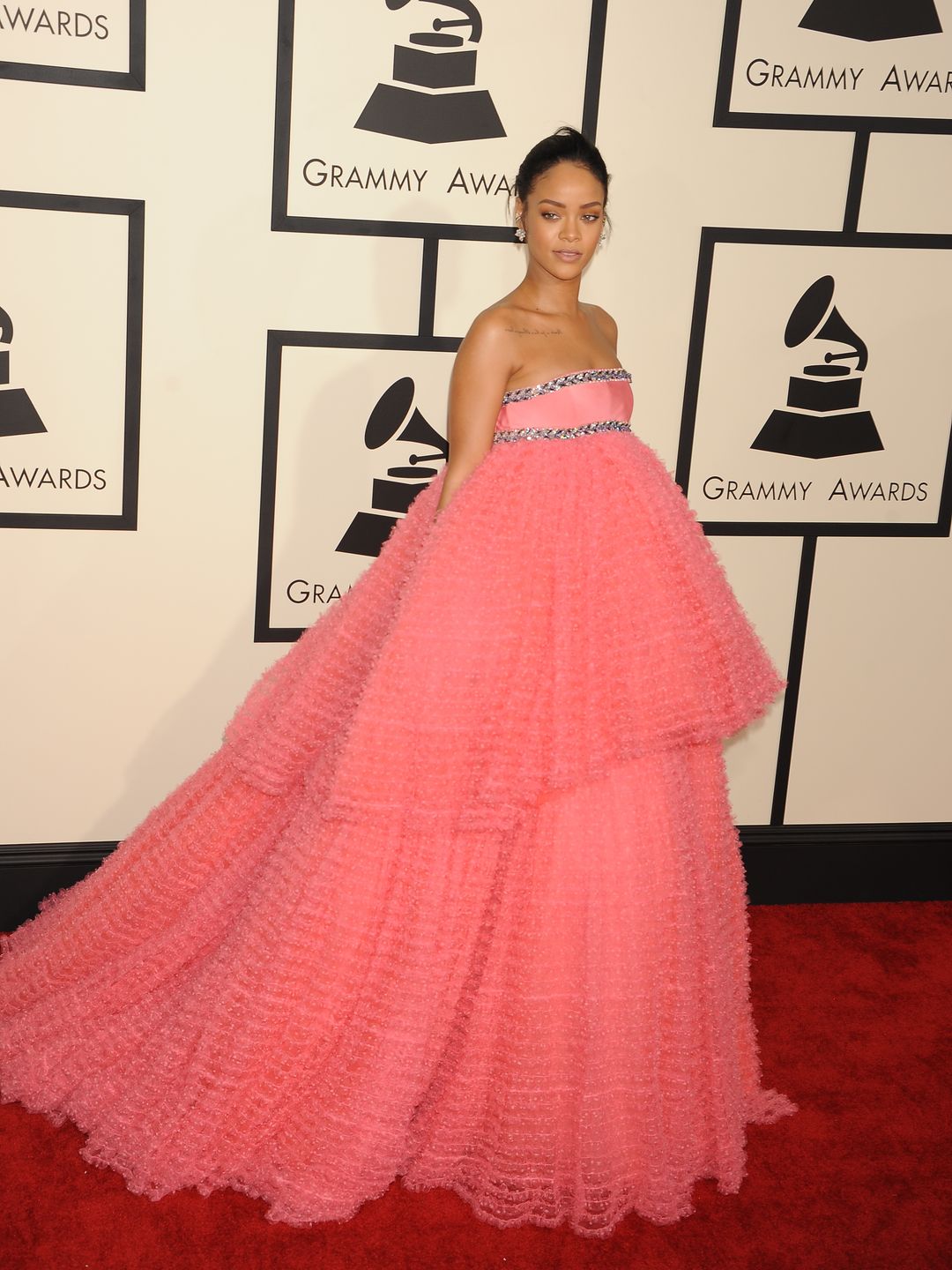 Rihanna wears a voluminous Giambattista Valli Couture strapless gown to the 2015 Grammy Awards
