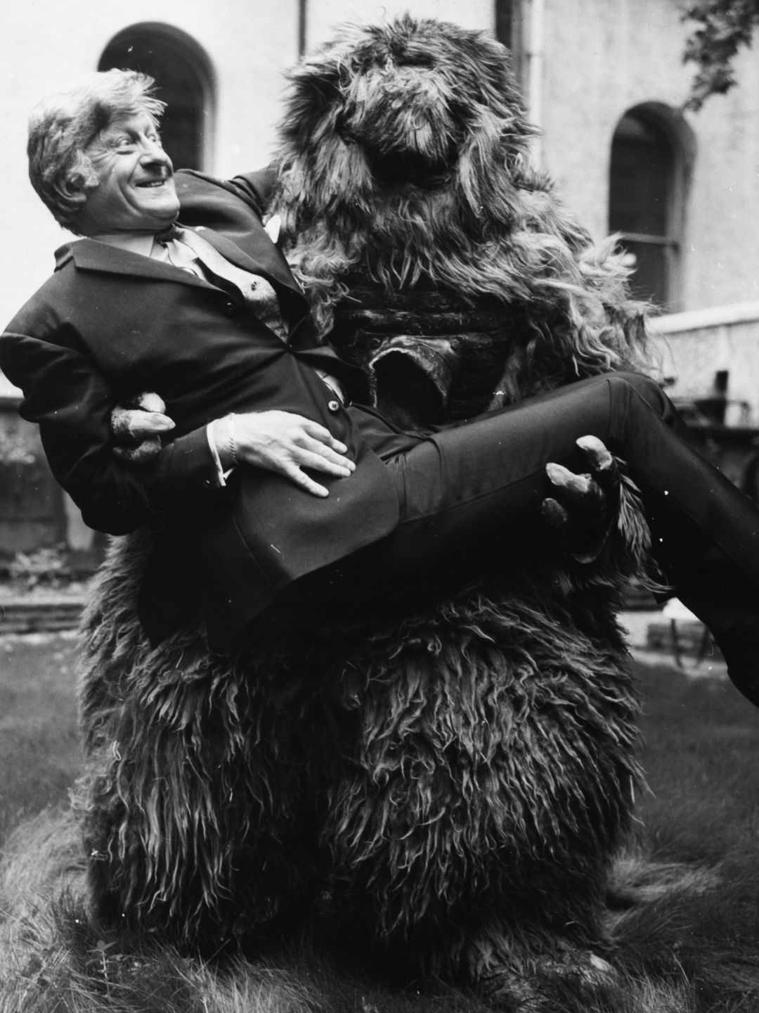 Jon Pertwee being carried by a Yeti