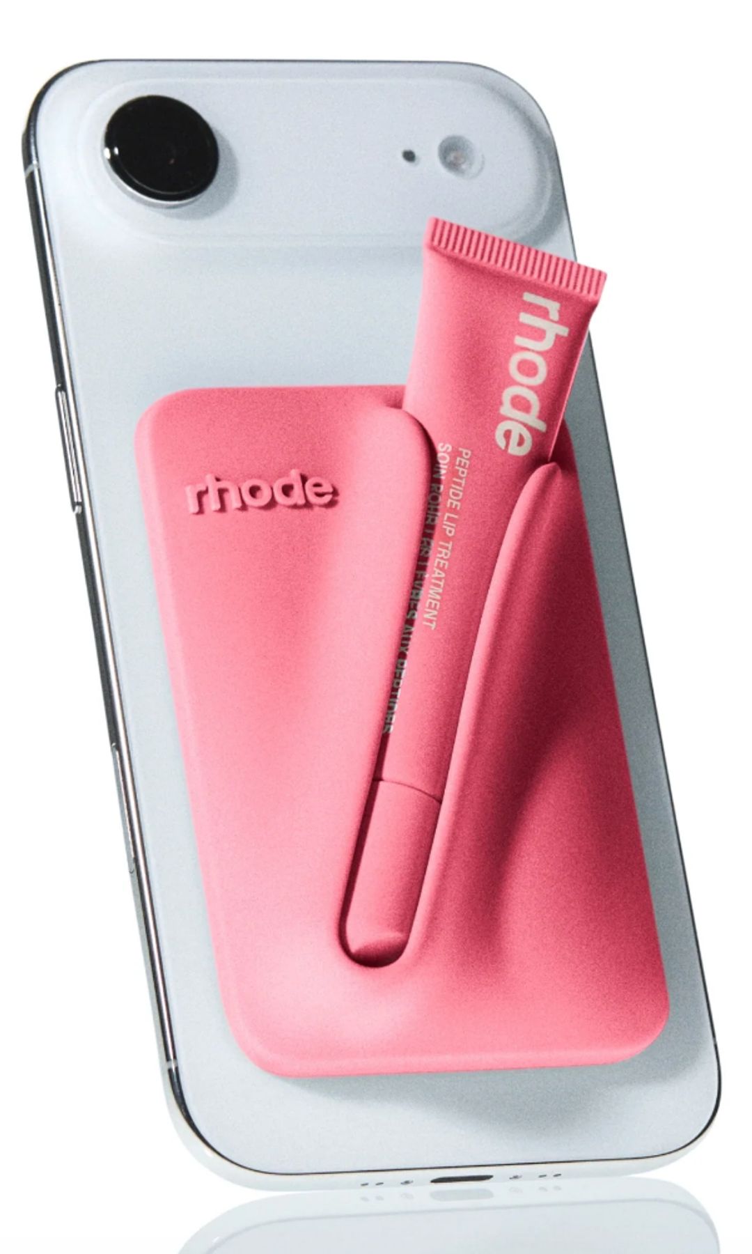 Jolie en rose ! La star de Love Story, Sarah Pidgeon, est la it-girl de Rhode pour le printemps – achetez la collection 9 Étui à lèvres Rhode Snap-On en pois de senteur