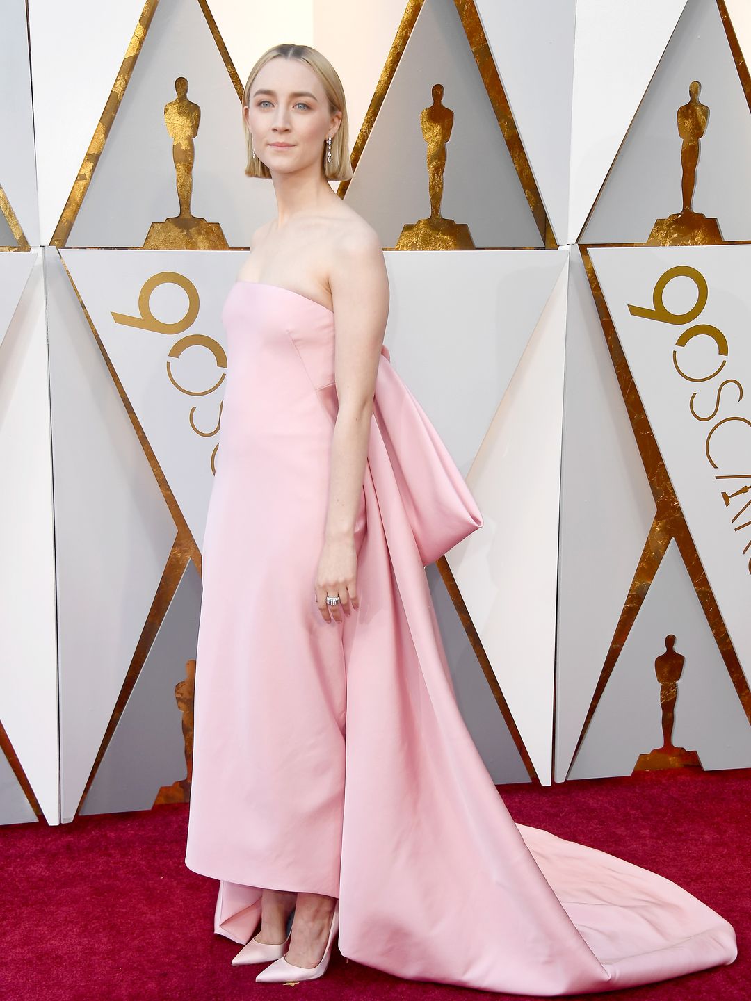 Saoirse Ronan attends the 90th Annual Academy Awards in a baby pink gown with a giant bow back
