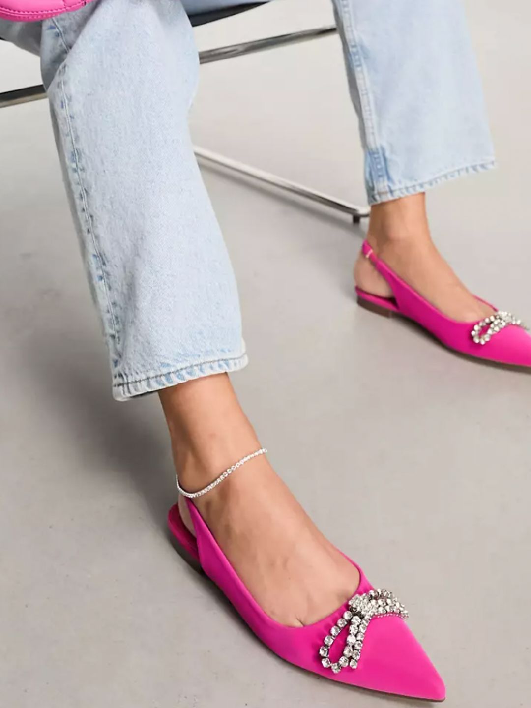 Embellished bow pointed toe flats in pink - Glamorous
