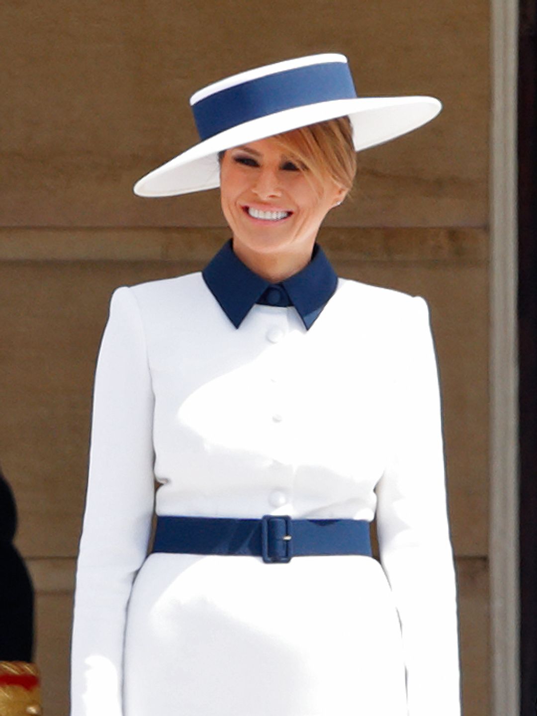 Melania Trump menghadiri Upacara Penyambutan di Taman Istana Buckingham untuk Presiden Trump pada hari pertama Kunjungan Kenegaraannya ke Inggris pada 3 Juni 2019 di London, Inggris. Kunjungan kenegaraan Presiden Trump selama tiga hari akan mencakup makan siang bersama Ratu, dan Perjamuan Kenegaraan di Istana Buckingham, serta pertemuan bisnis dengan Perdana Menteri dan Duke of York, sebelum melakukan perjalanan ke Portsmouth untuk menandai ulang tahun ke-75 D- Pendaratan siang hari.