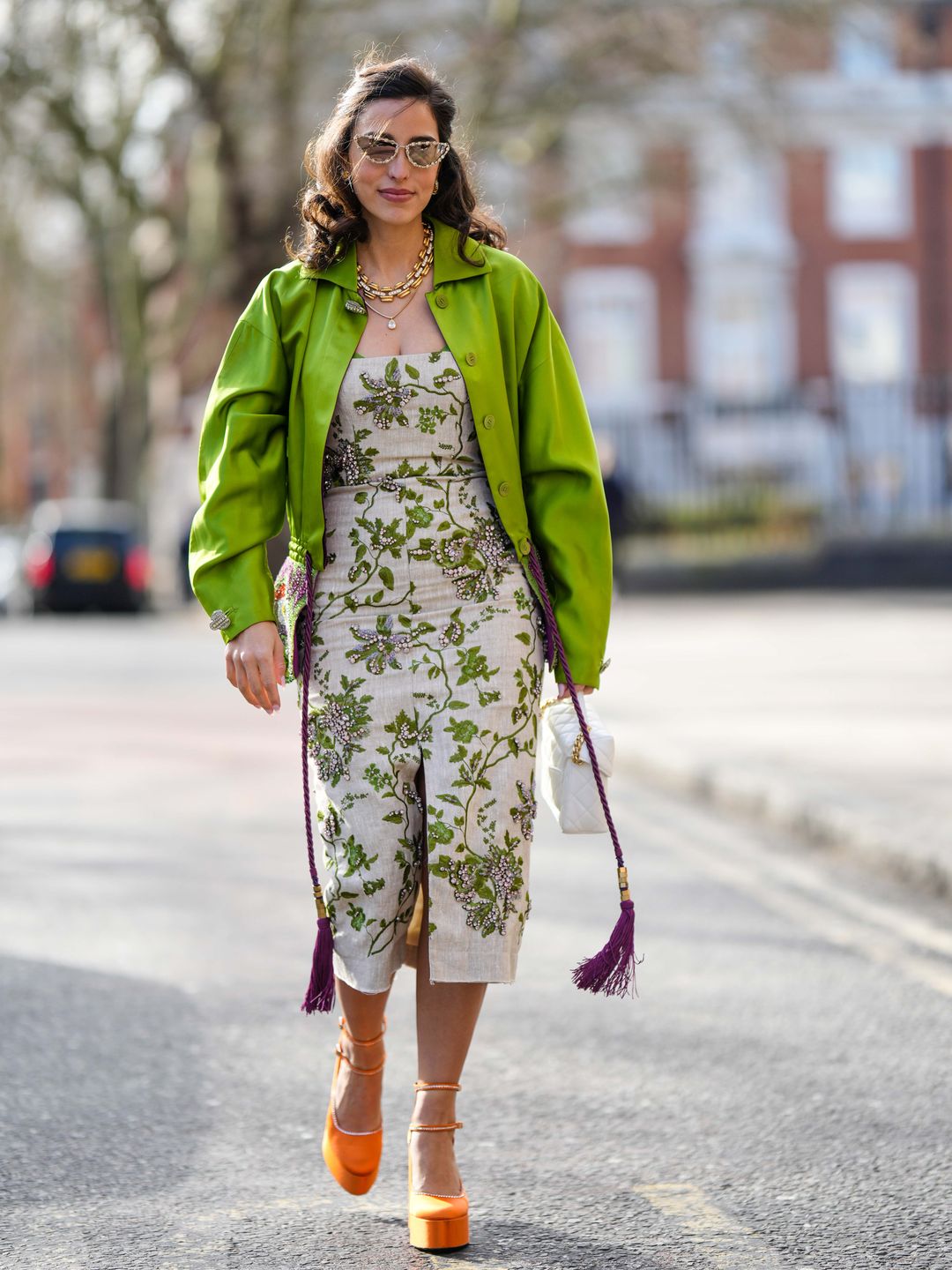 Bettina Looney wears a midi linen tube dress from Erdem, paired with orange silk platform heels shoes.