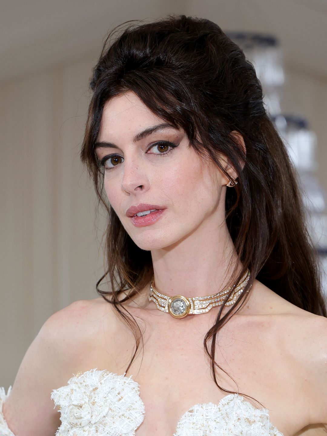 Anne Hathaway with voluminous hair at the 2023 Met Gala 