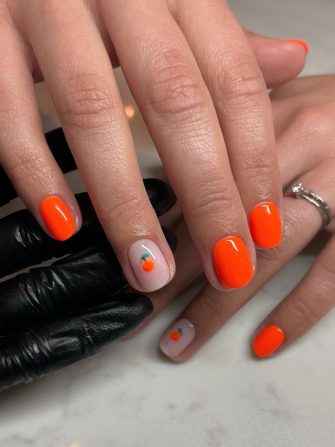 Orange manicure 