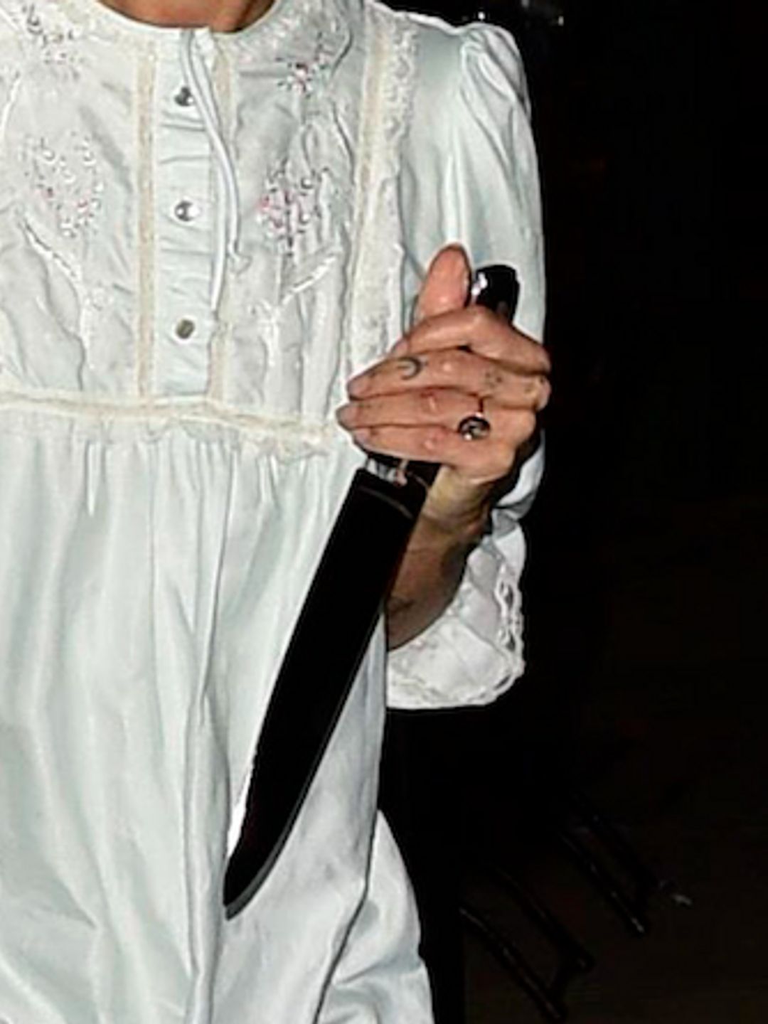A close up of a ring on Zoë Kravitz's fourth finger 