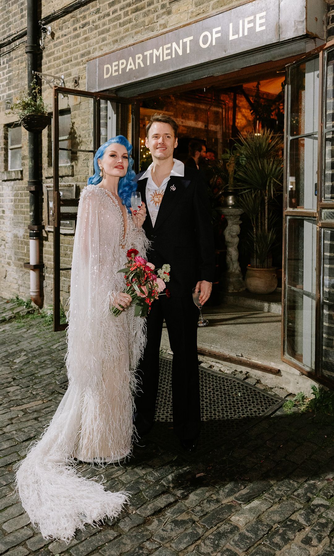 Sa robe était de Valdrin Sahiti