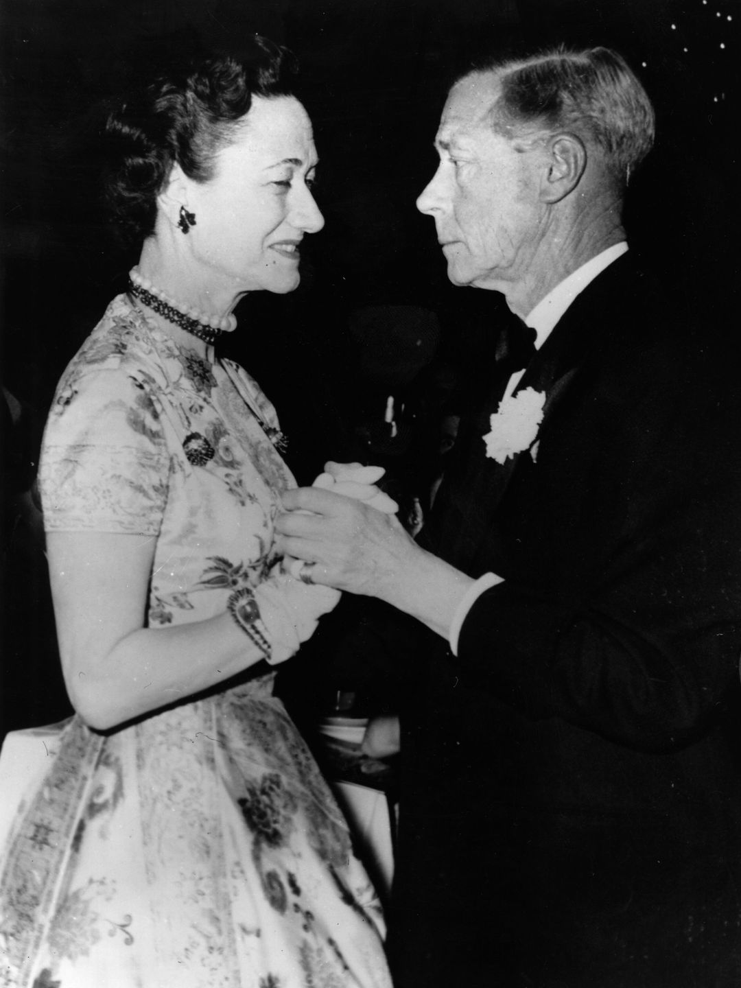 duke and duchess of windsor dancing in paris 