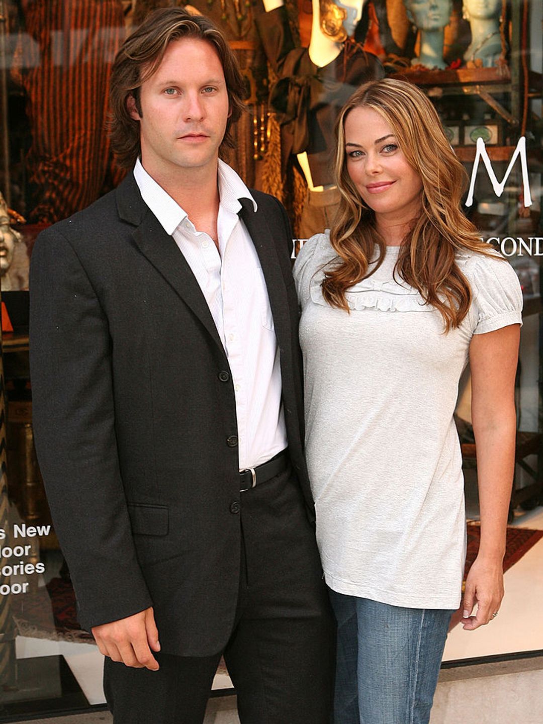 Polly Walker and Laurence Penry-Jones in 2007. They're cuddled up for a photo. 