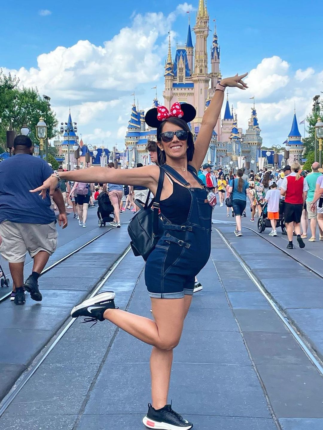 Pregnant Manrara is radiant with blossoming baby bump in