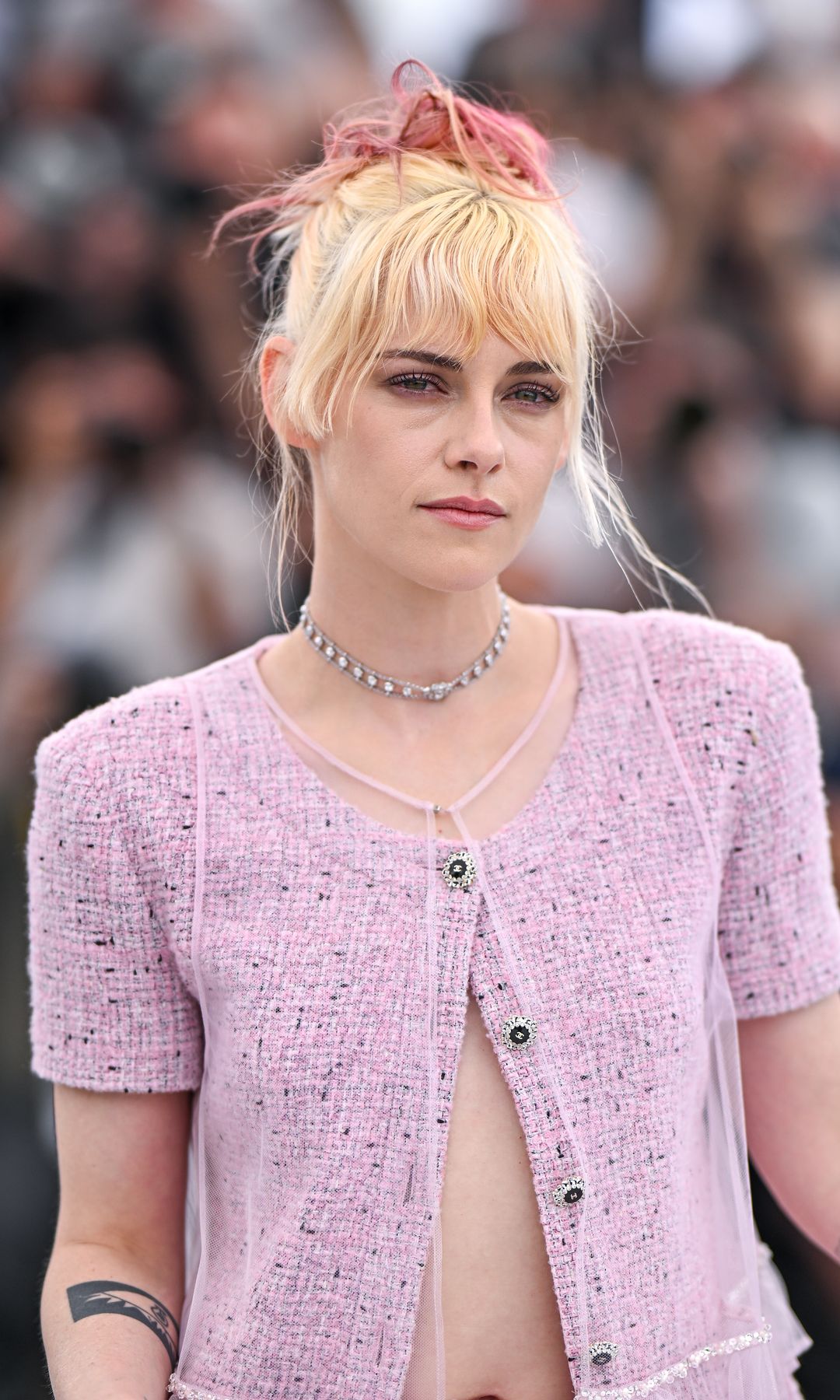 Kristen Stewart poses during "The Chronology of Water" photocall at the 78th annual Cannes Film Festival at Palais des Festivals on May 16, 2025 in Cannes, France wearing a pink jacket from Chanel