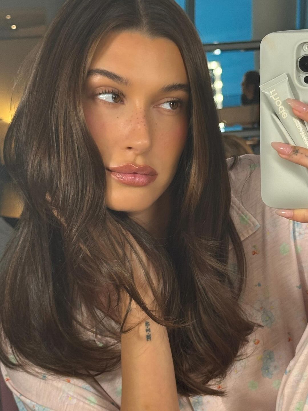 Hailey Bieber shares a mirror selfie of her new brunette hairstyle 