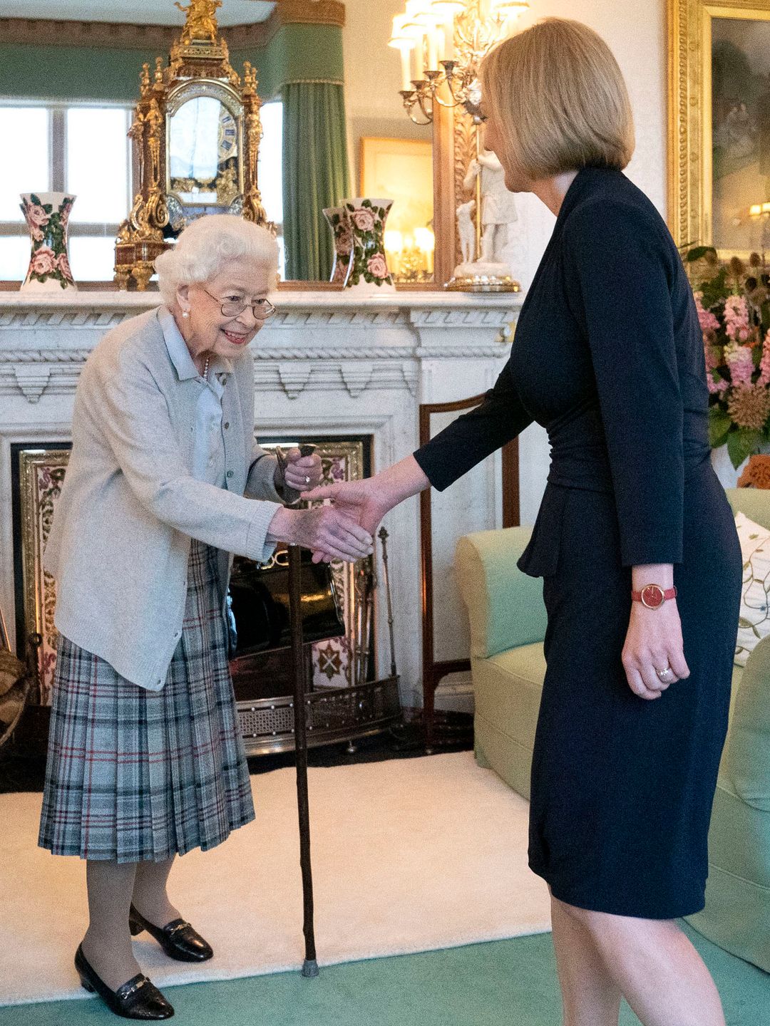 Queen Elizabeth greeted Liz Truss as she arrived at Balmoral Castle on September 6, 2022 wearing her Launer bag. 