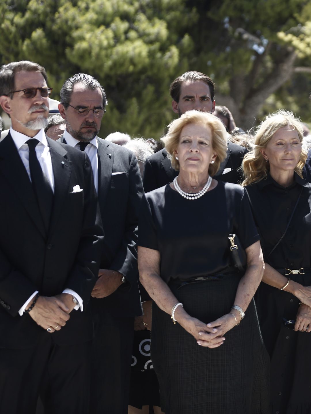 Crown Prince Pavlos standing with Crown Princess Marie-Chantal, Prince Philippos and Queen Sofia