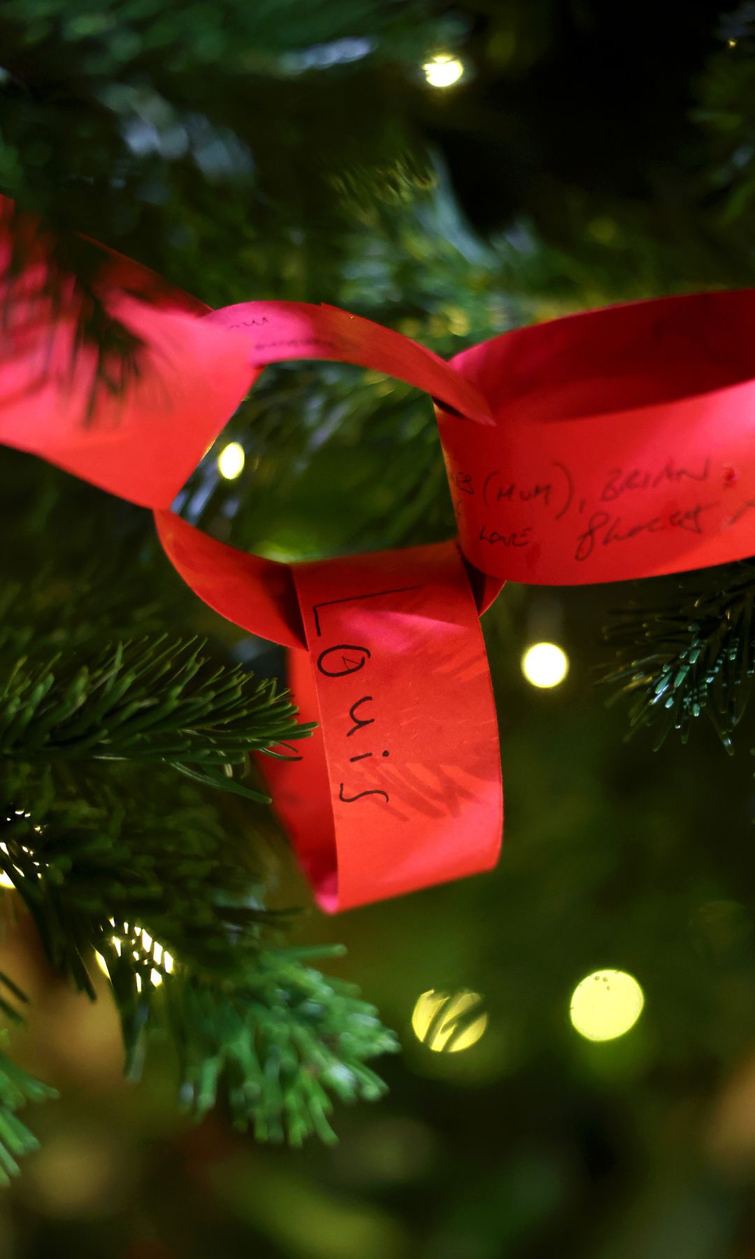Prince Louis' name seen written on a paper chain