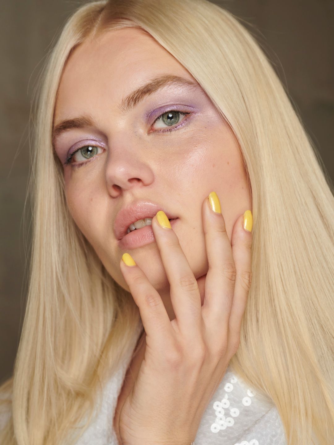 Model with yellow nails 