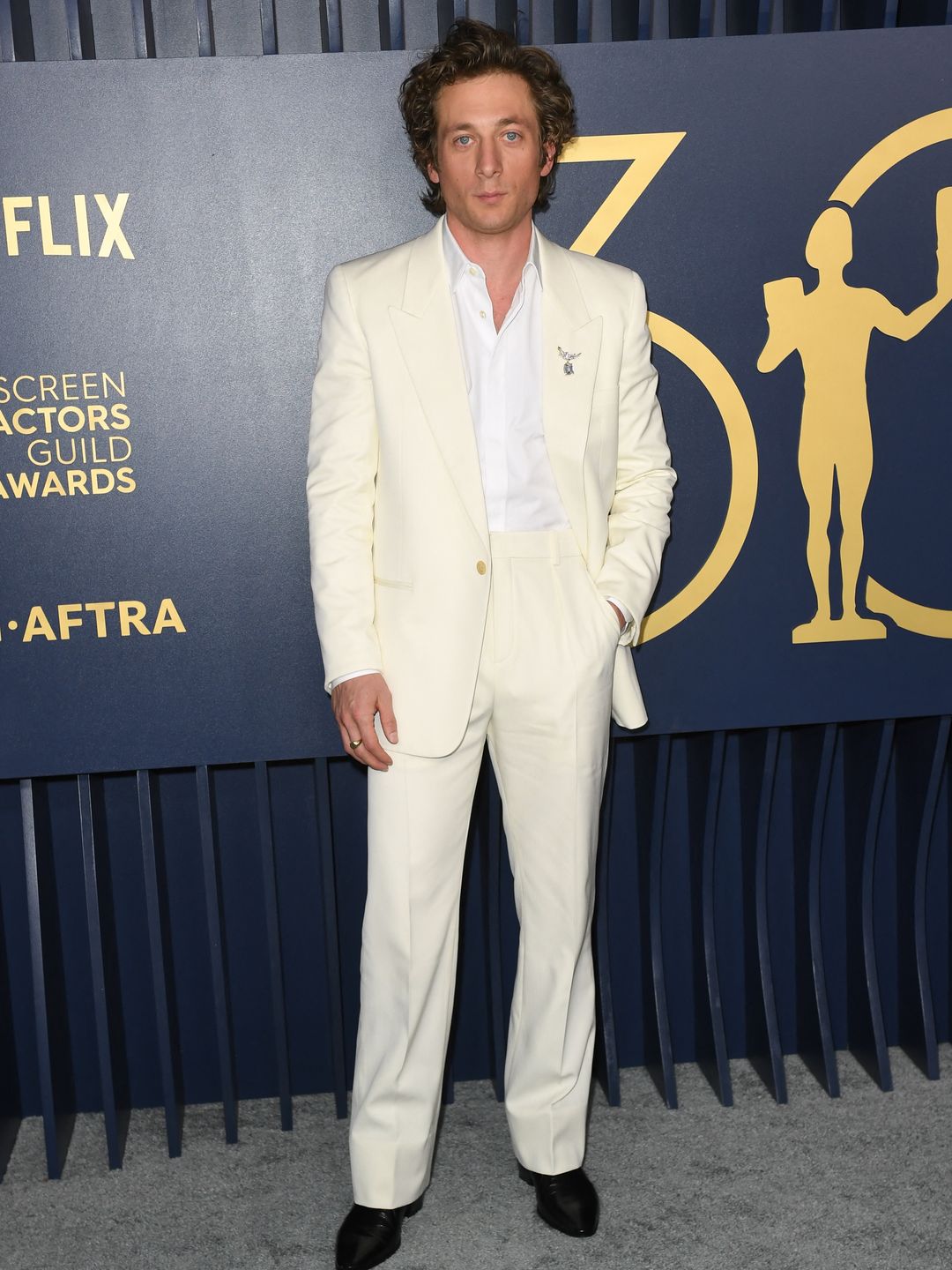 Jeremy Allen White arrives for the 30th Annual Screen Actors Guild awards 