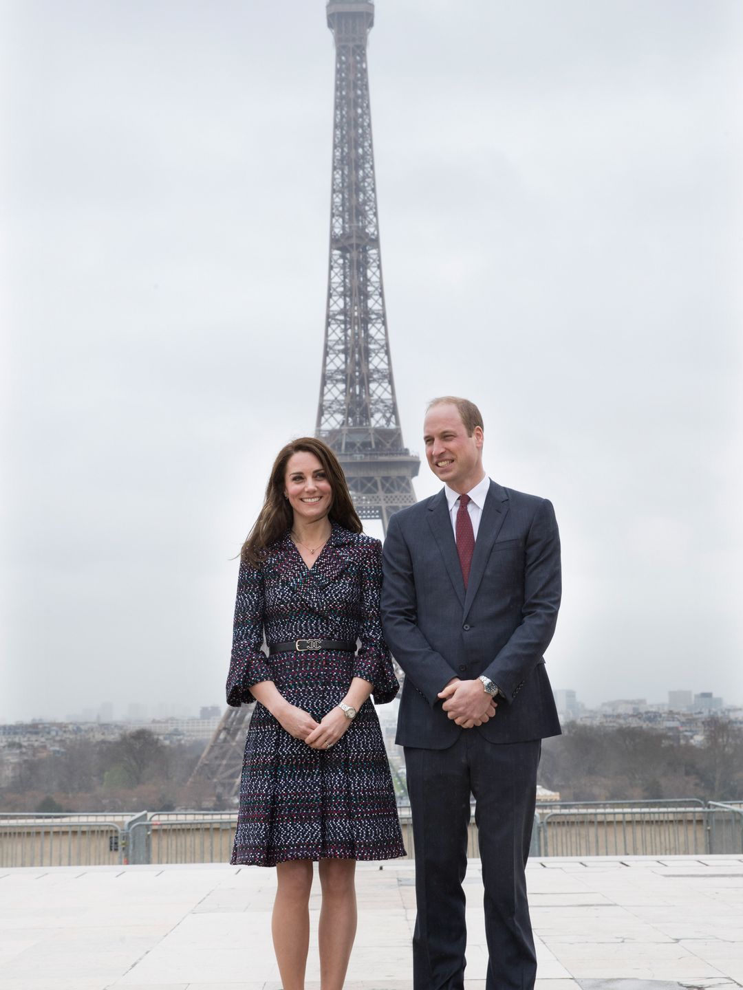 william kate in front of eiffel tower