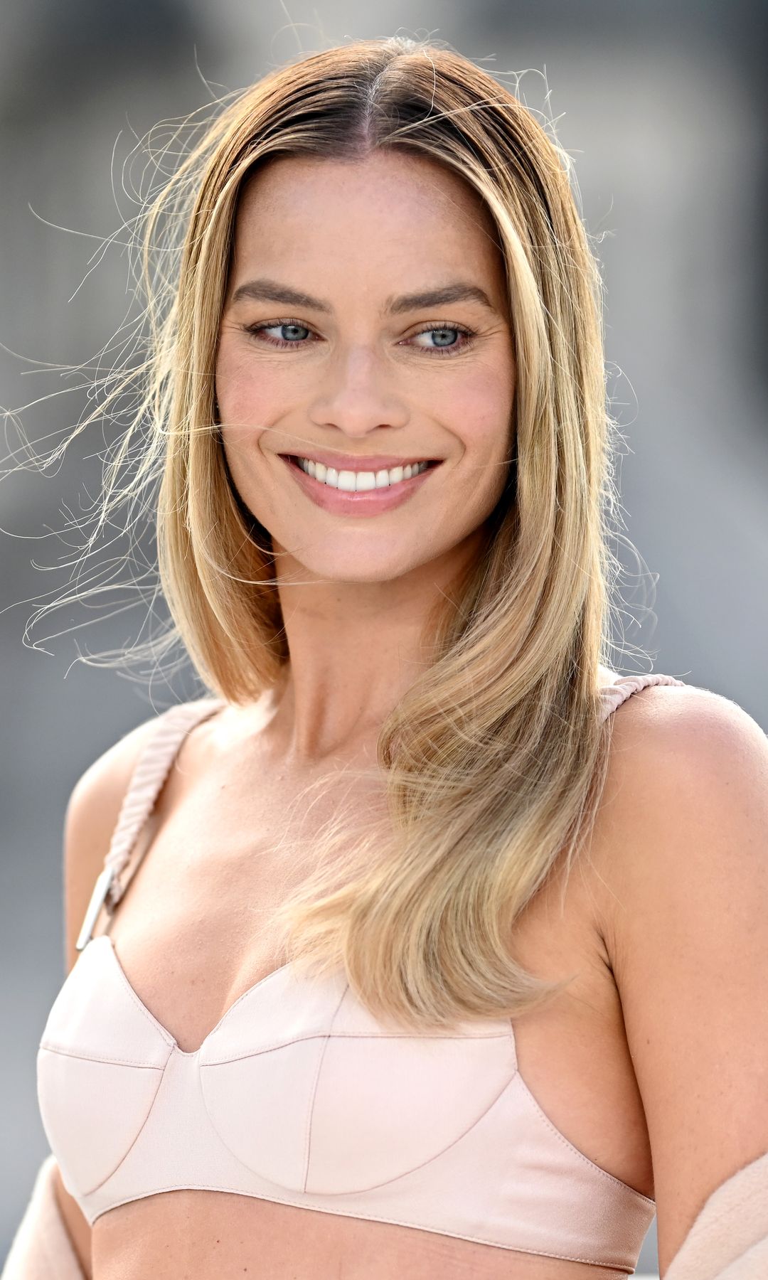  Margot Robbie attends the "A Big Bold Beautiful Journey" photocall at The Corinthia Hotel on September 11, 2025 in London, England