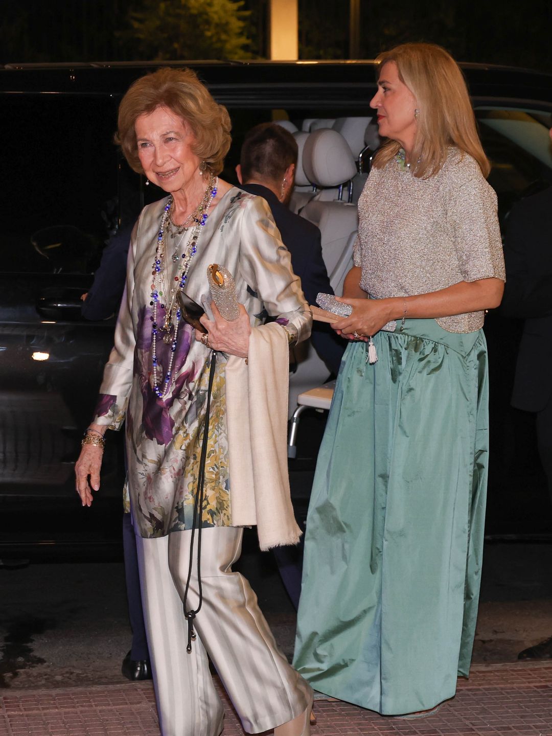 Queen Sofia getting out a car with Infanta Cristina