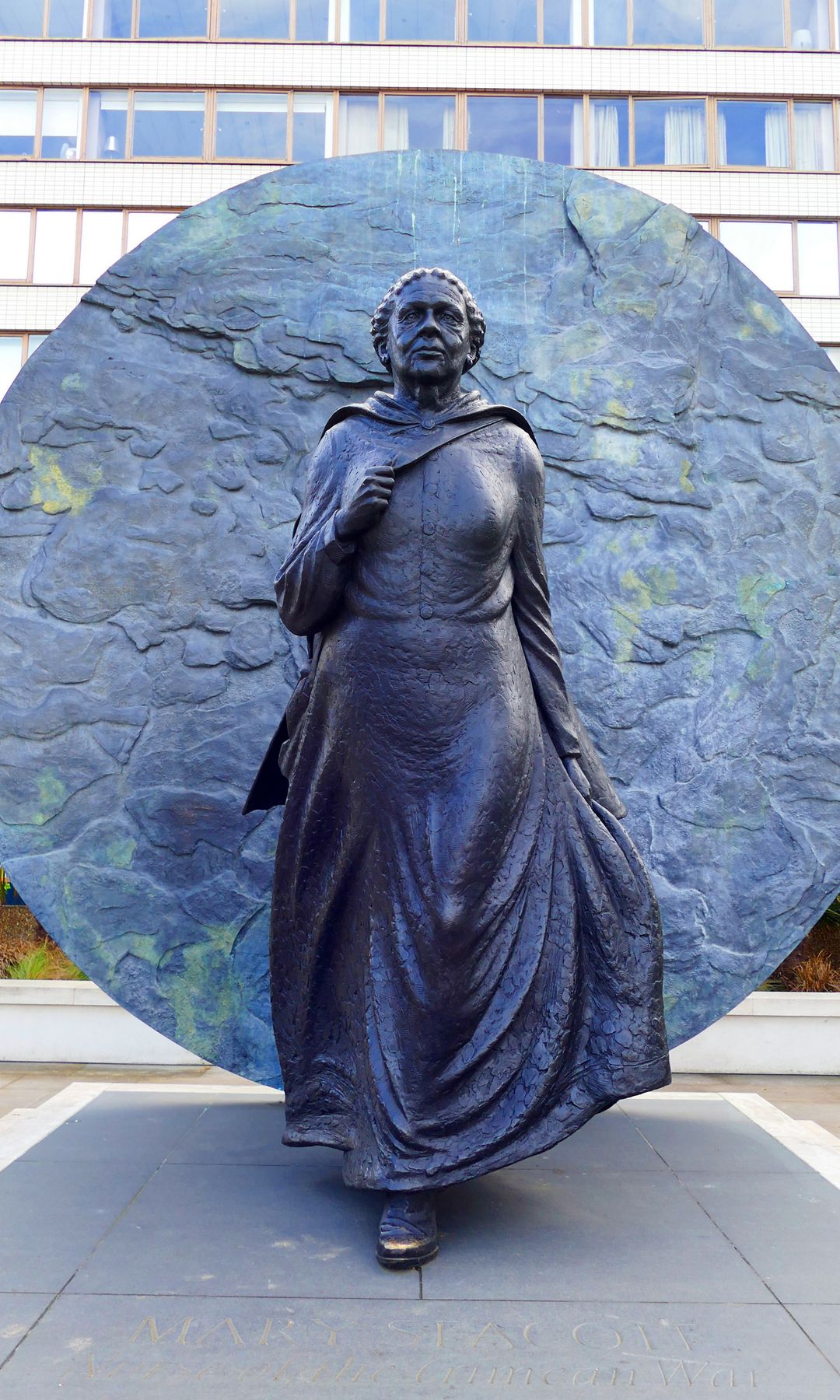 The Mary Seacole statue outside of St Thomas' Hospital