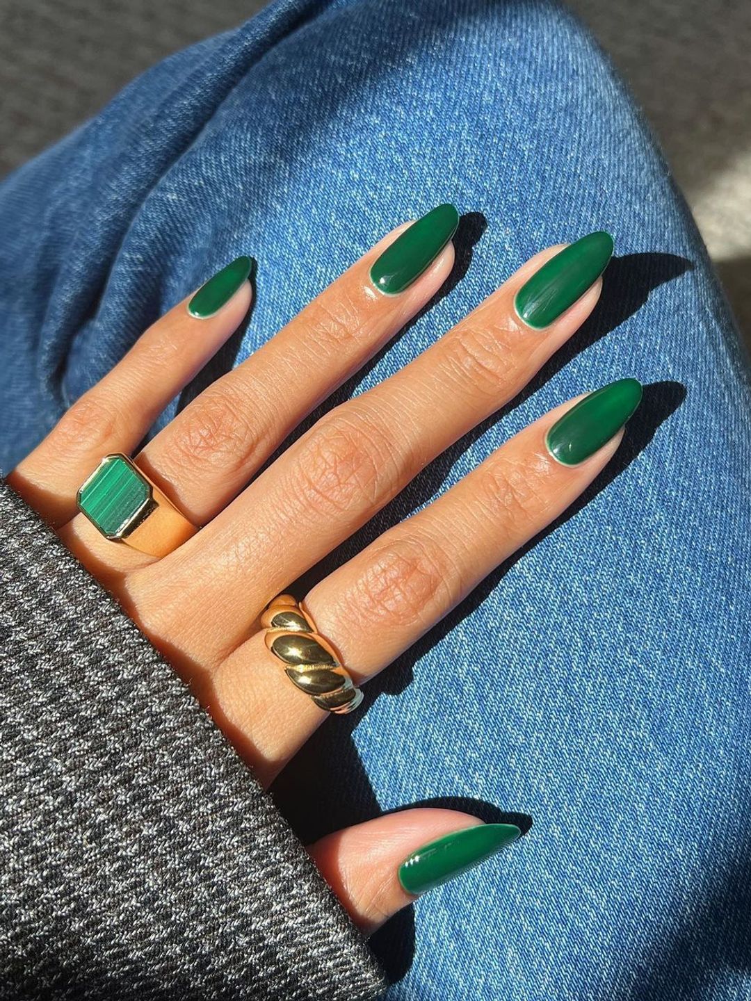Bottle green nails 