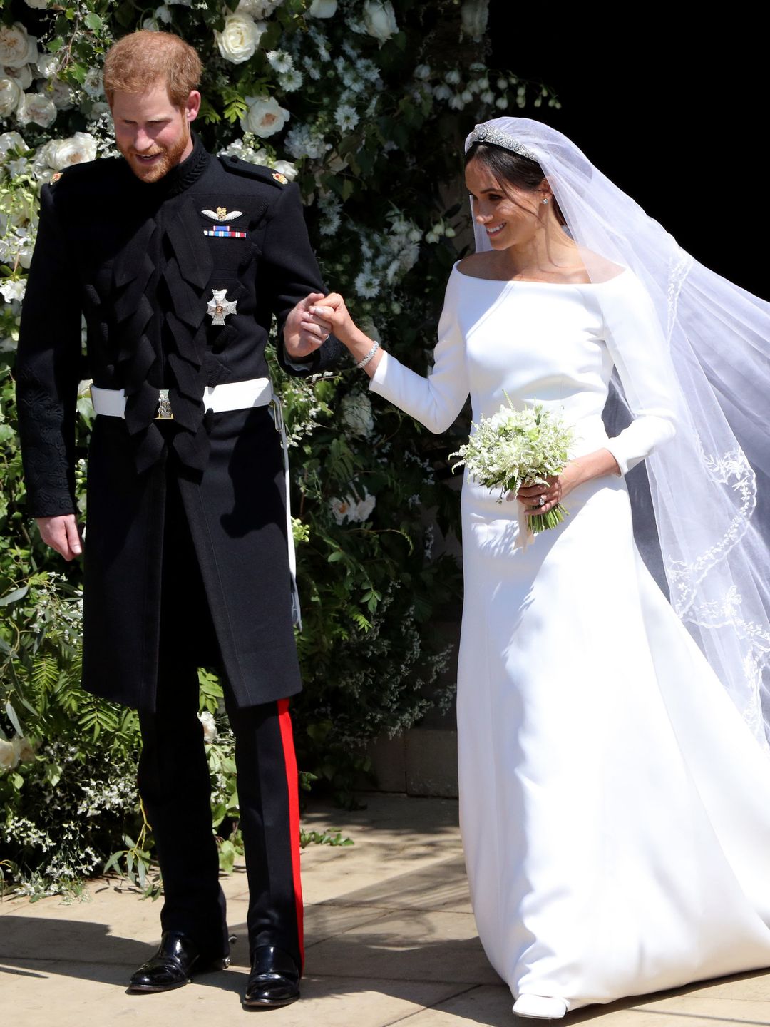 Harry and Meghan leave chapel after wedding