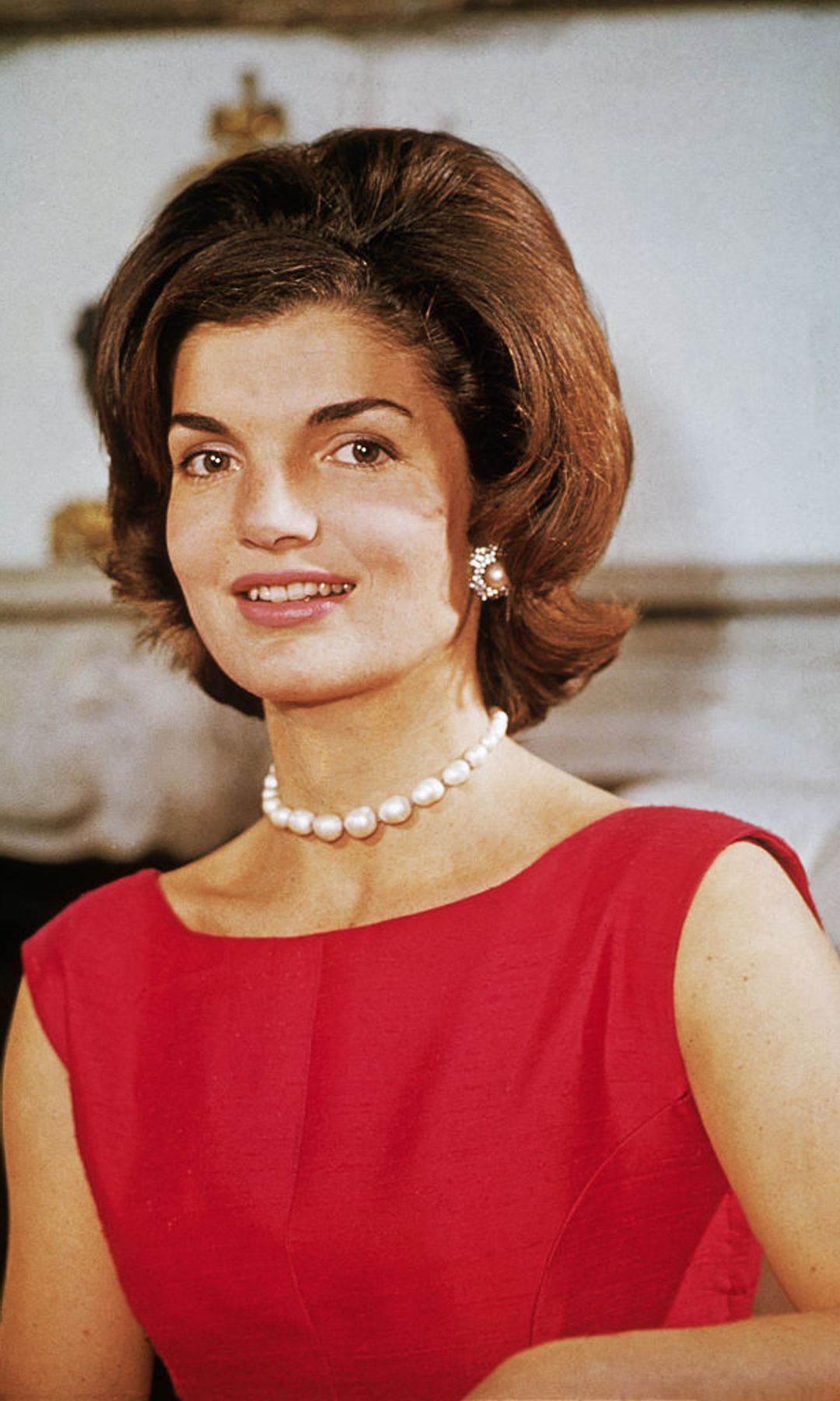 Jacqueline Kennedy with her signature chic hairdo in 1960.