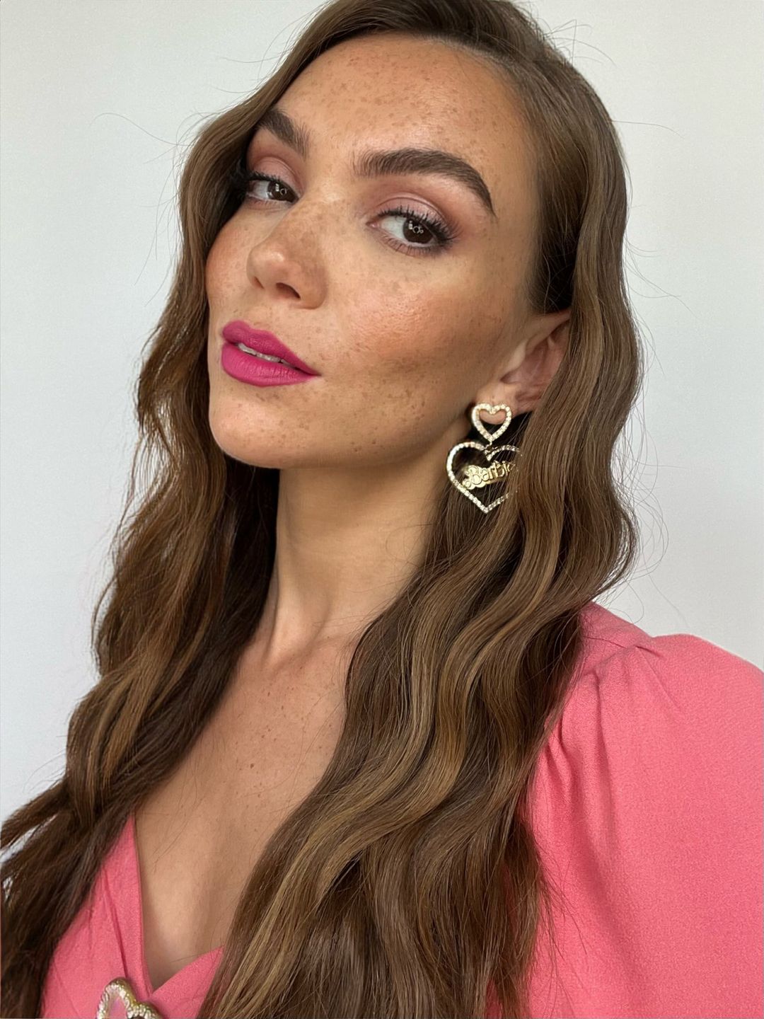 How To Get Margot Robbies Barbie Inspired Makeup According To A Pro Makeup Artist Hello 7367