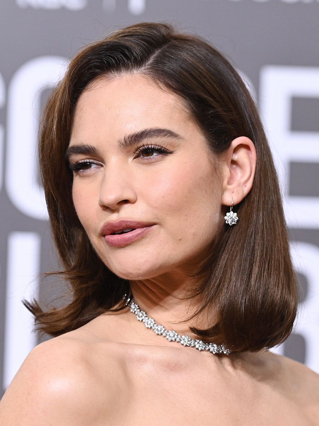 Lily James wearing her hair in a Hollywood bob at the Golden Globes 