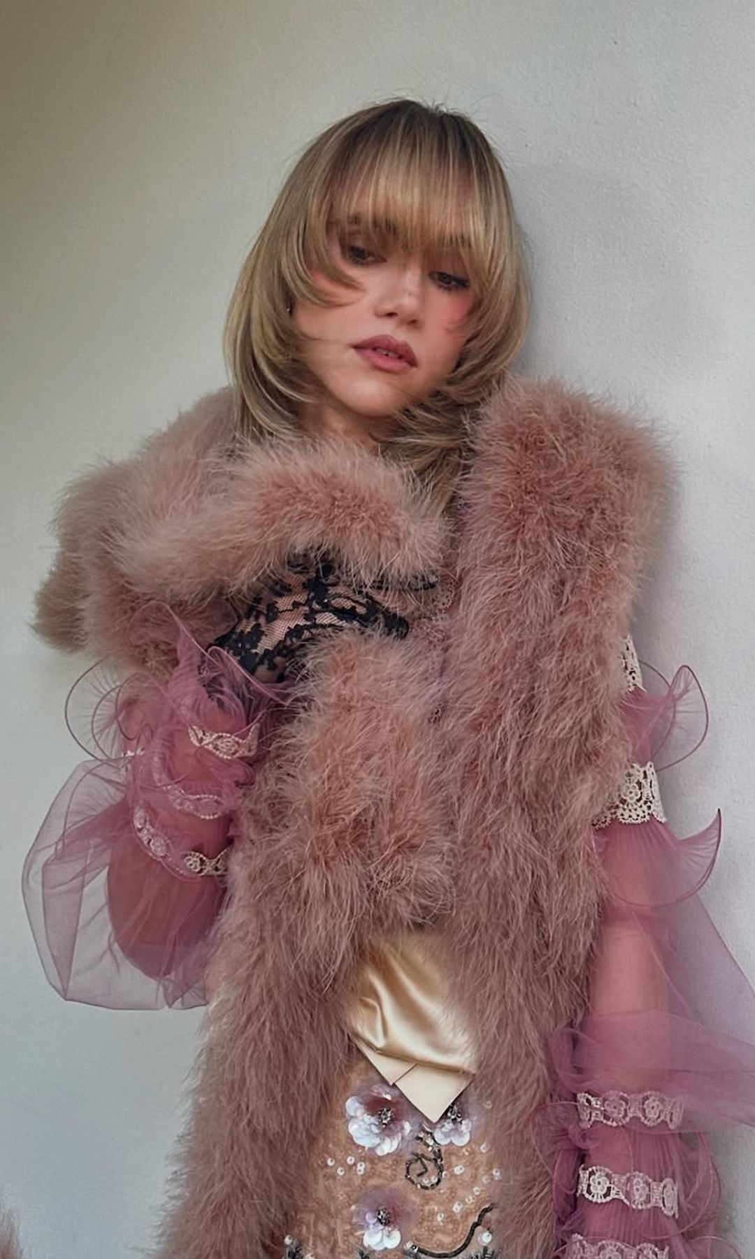 Suki paired her soft glam with the hair cut of the moment - the 70s shag