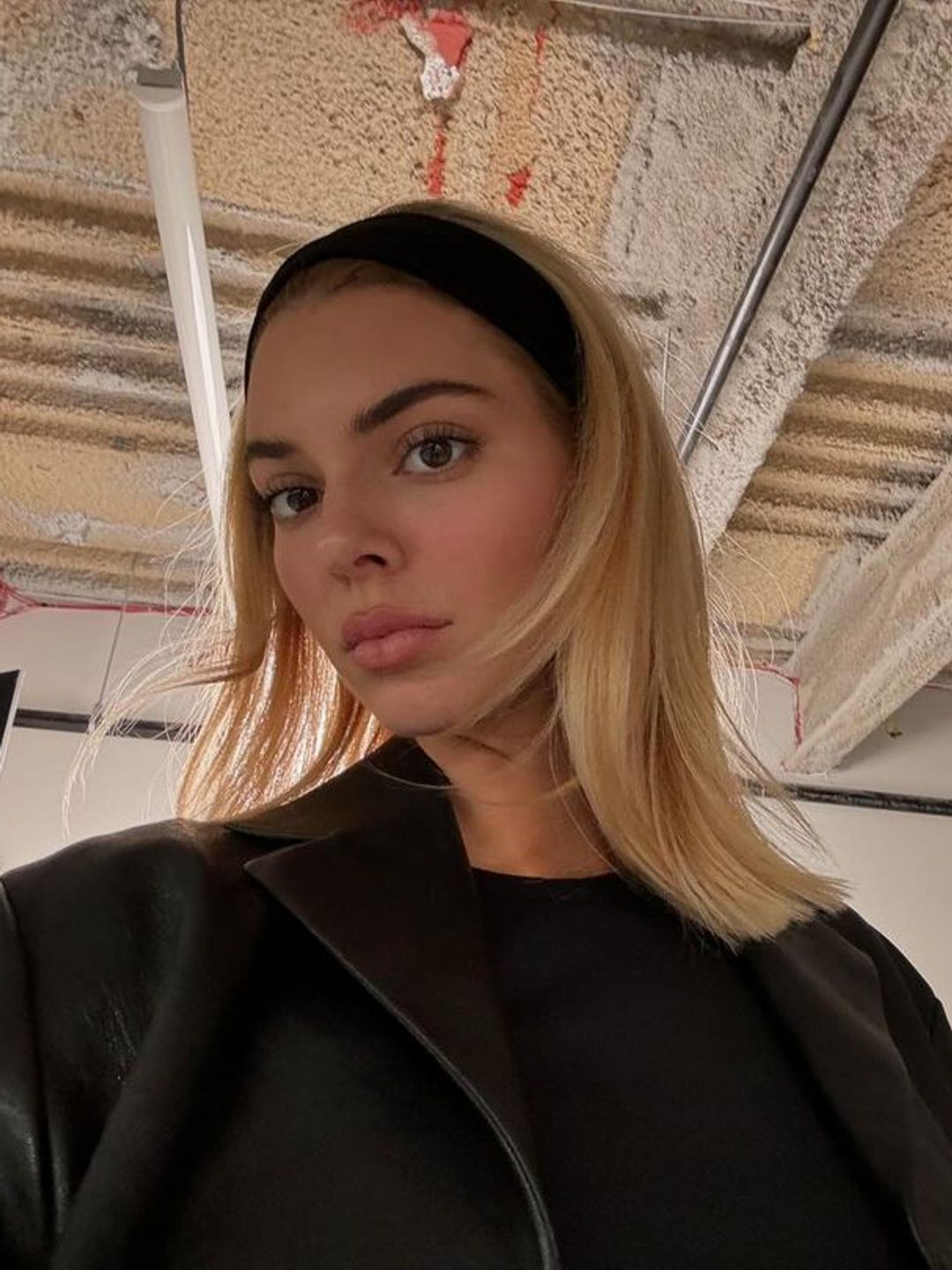 Kendall is officially a blondie for autumn