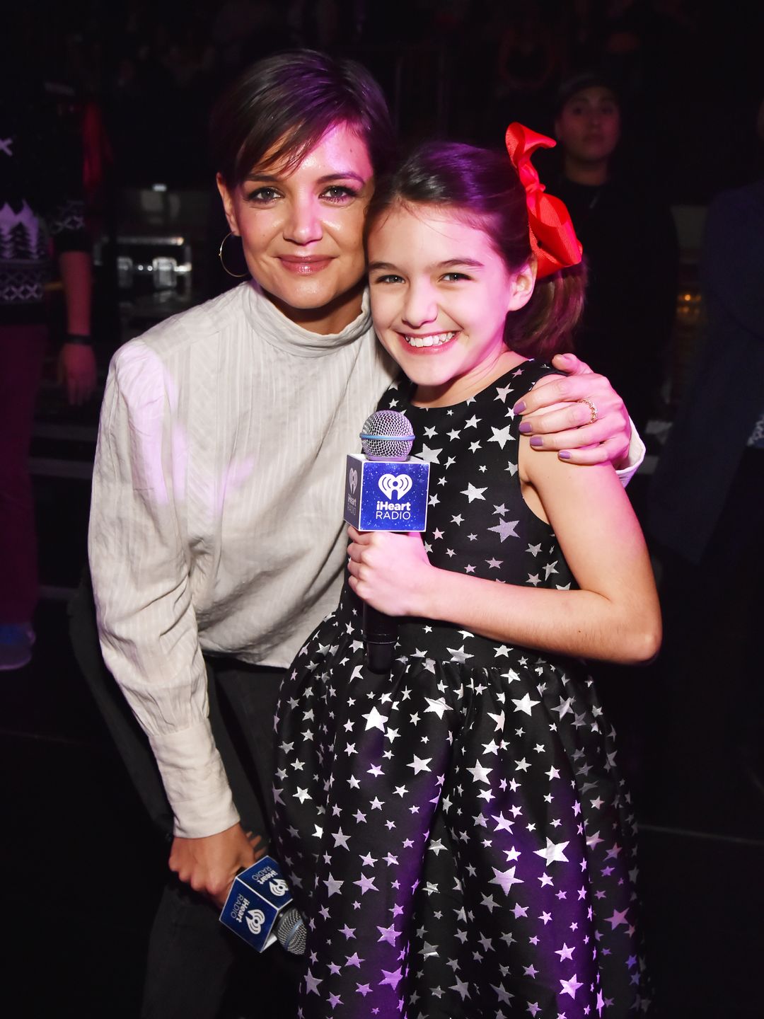  mother and daughter at jingle ball 