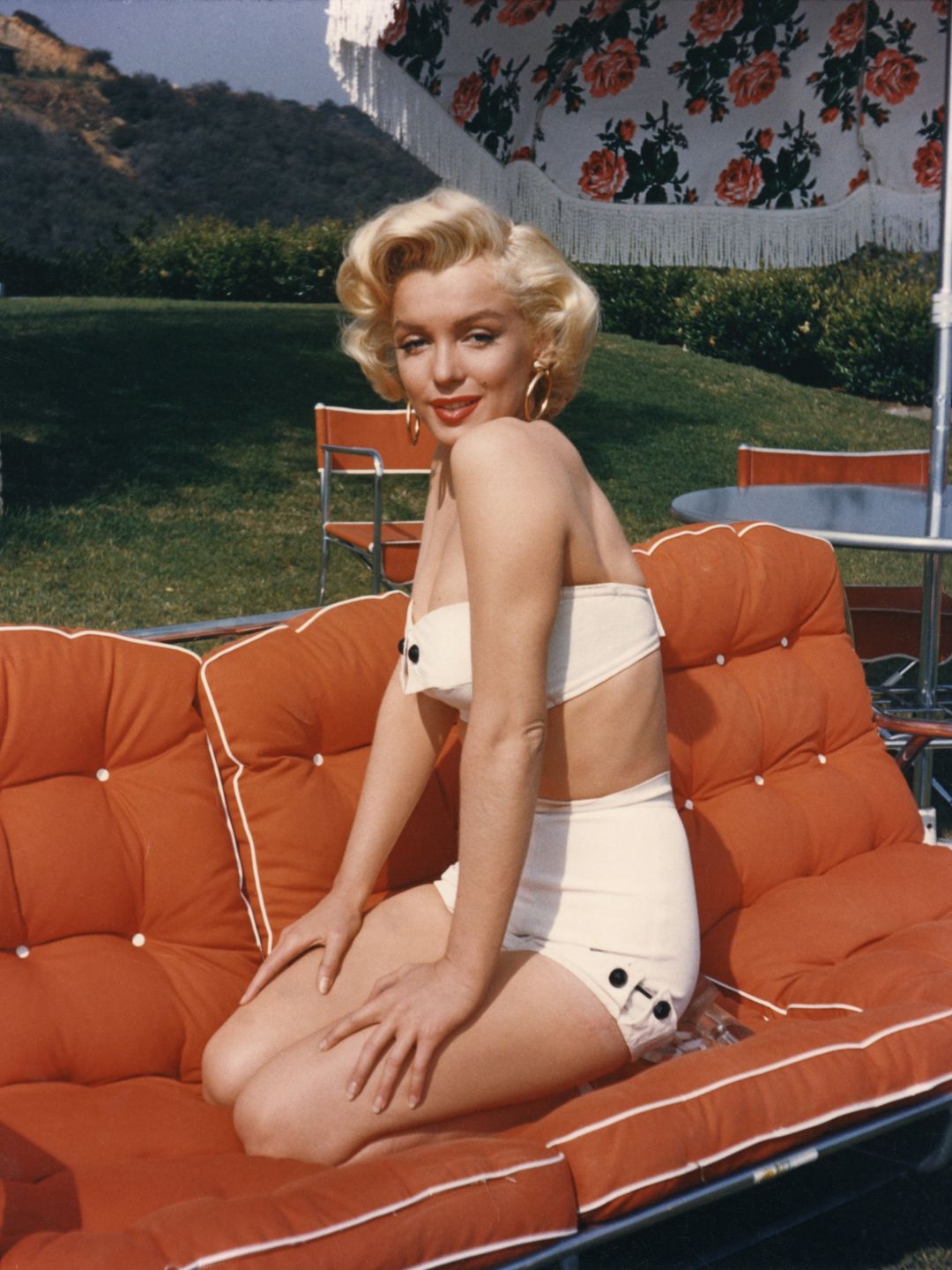 Miss Monroe posing with her iconic side swooping locks 