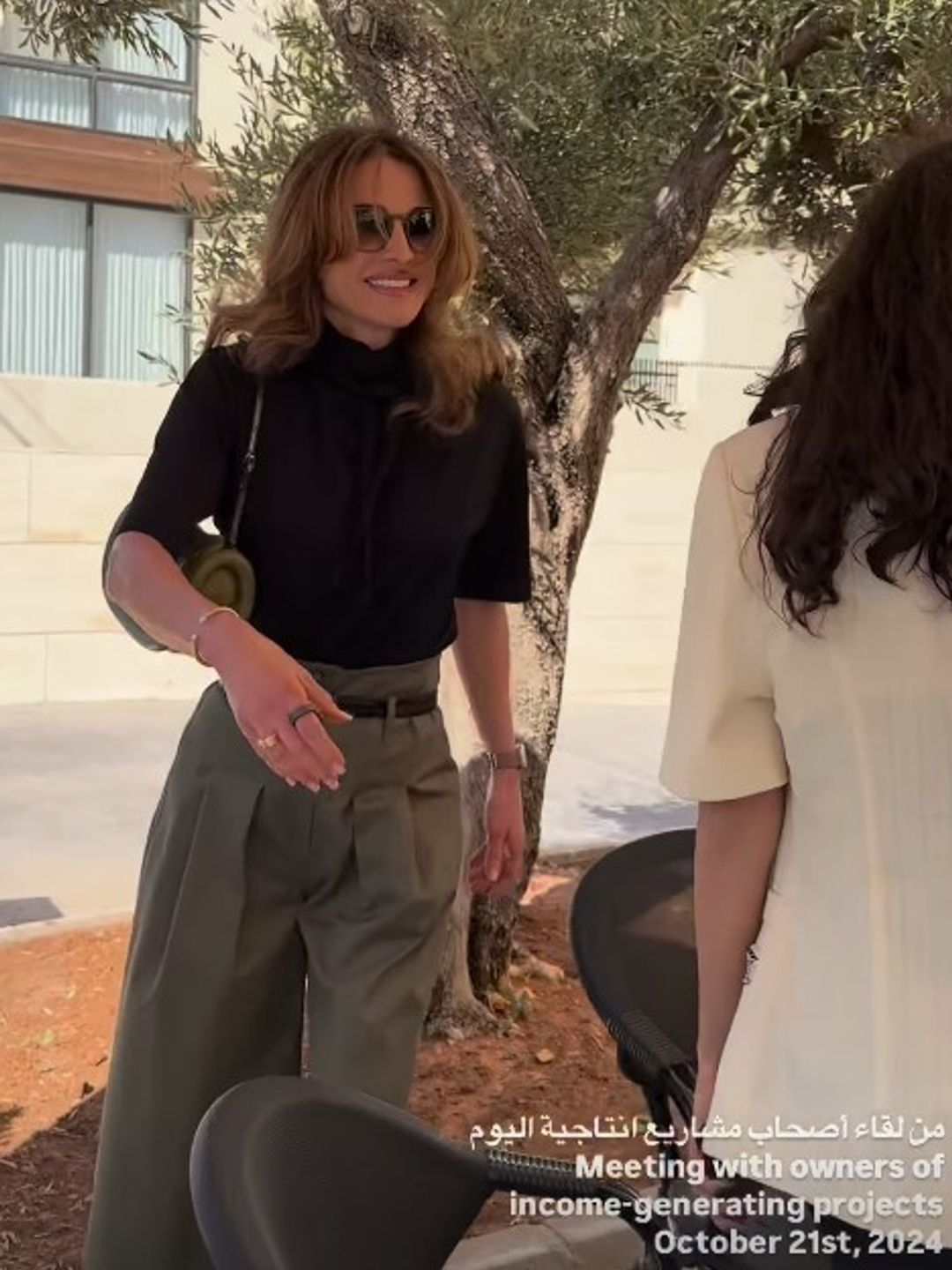 Queen Rania looks chic as she meets with young entrepreneurs 