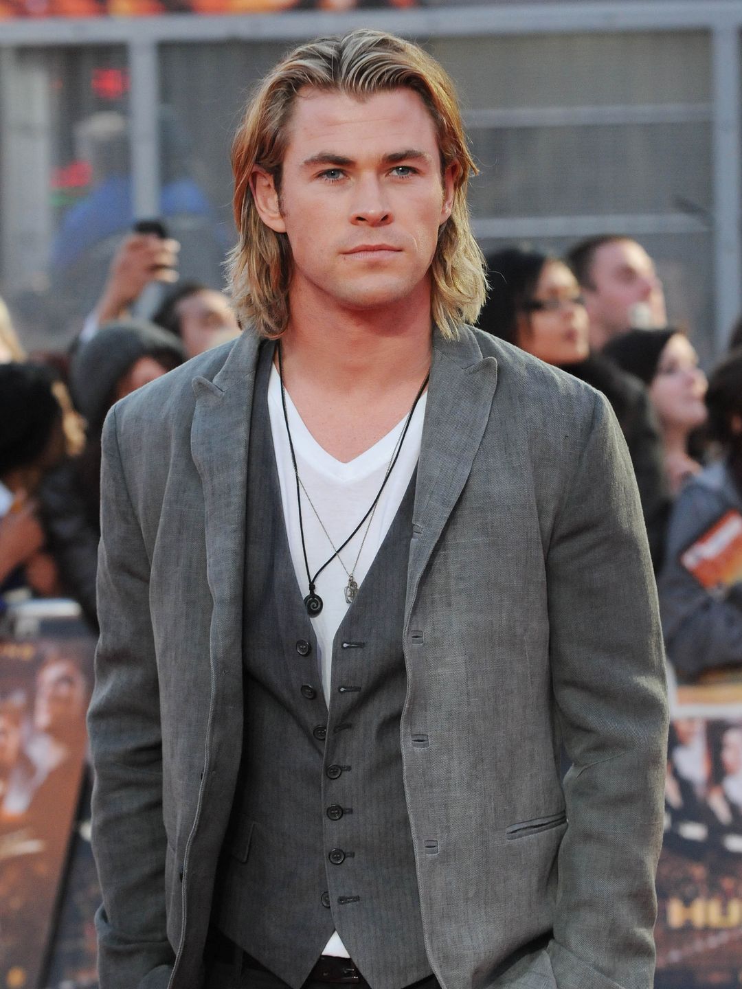 chris hemsworth with long hair