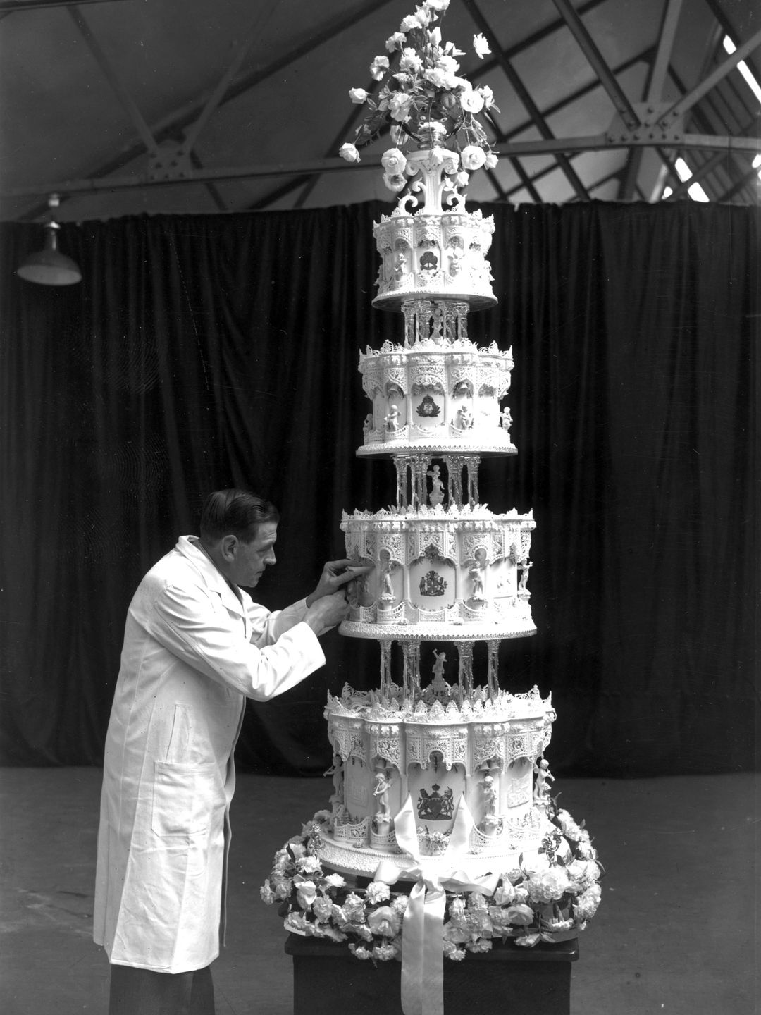 A man working on a wedding cake