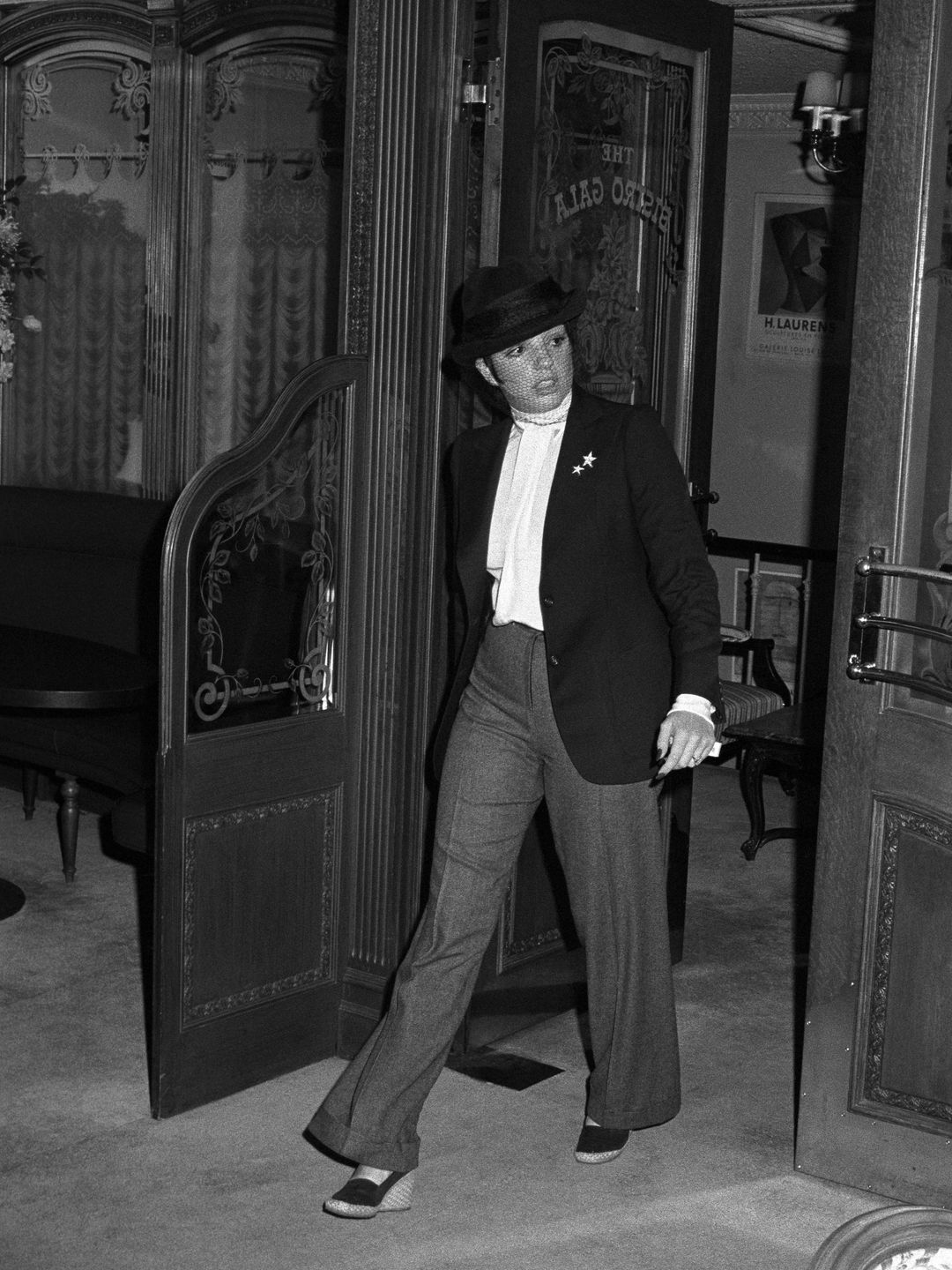  Liza Minnelli arriving at a lunch for Merle Oberon at the Bistro in Los Angeles 