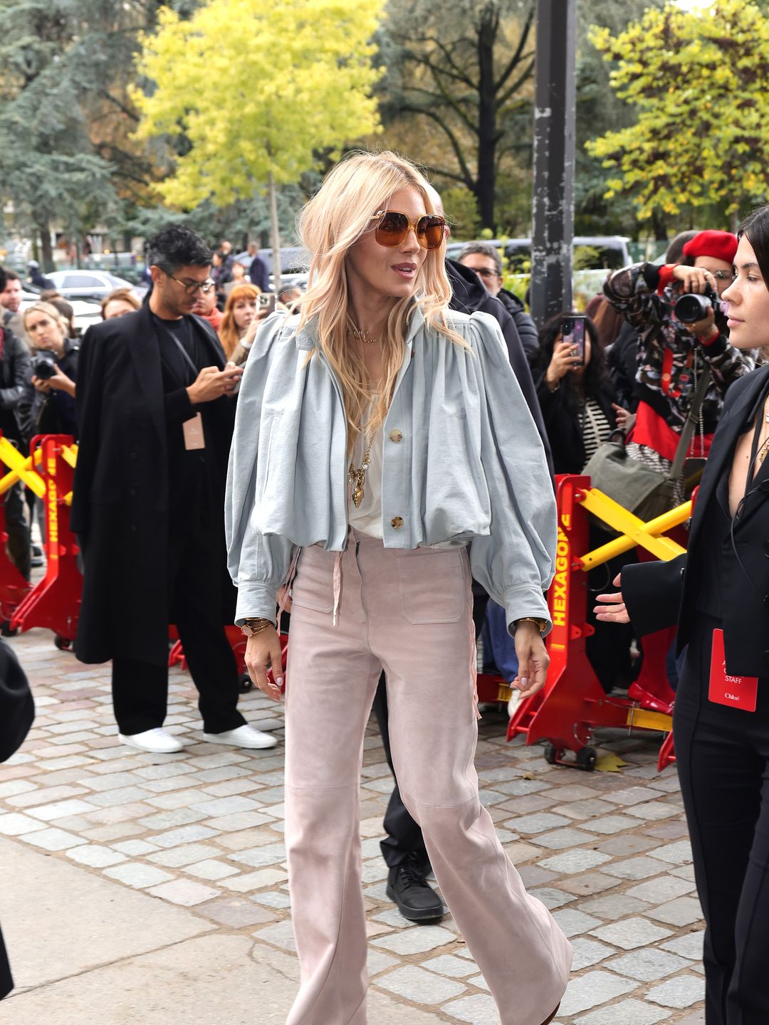 Sienna Miller attends the ChloÃ© Womenswear Spring-Summer 2025 show as part of Paris Fashion Week on September 26, 2024 in Paris, France. (Photo by Jacopo Raule/Getty Images)